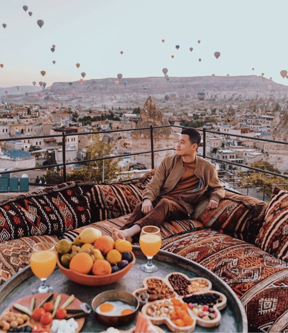 5 nghệ sĩ nổi tiếng của showbiz Việt đi du lịch vòng quanh thế giới nhiều nhất