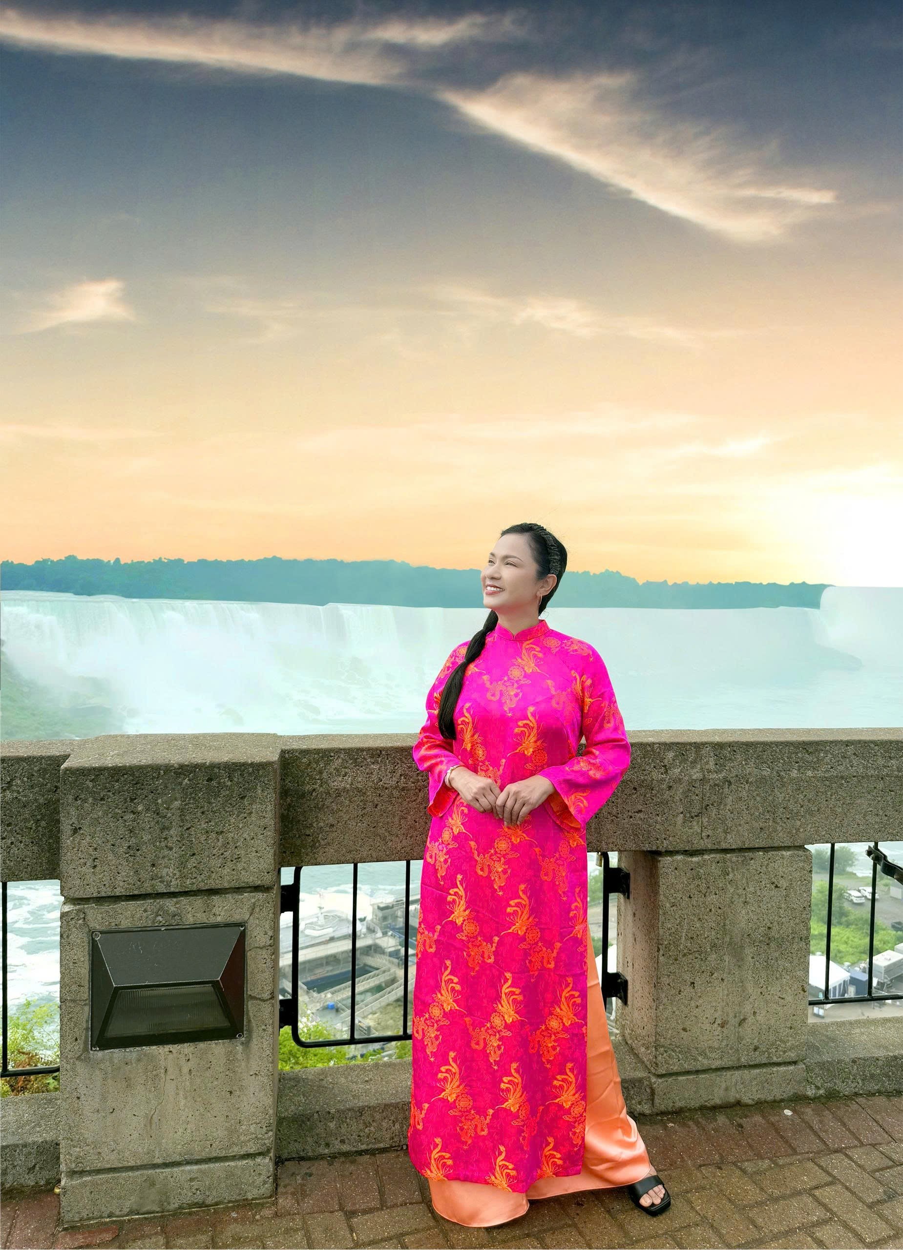 5 nghệ sĩ nổi tiếng của showbiz Việt đi du lịch vòng quanh thế giới nhiều nhất