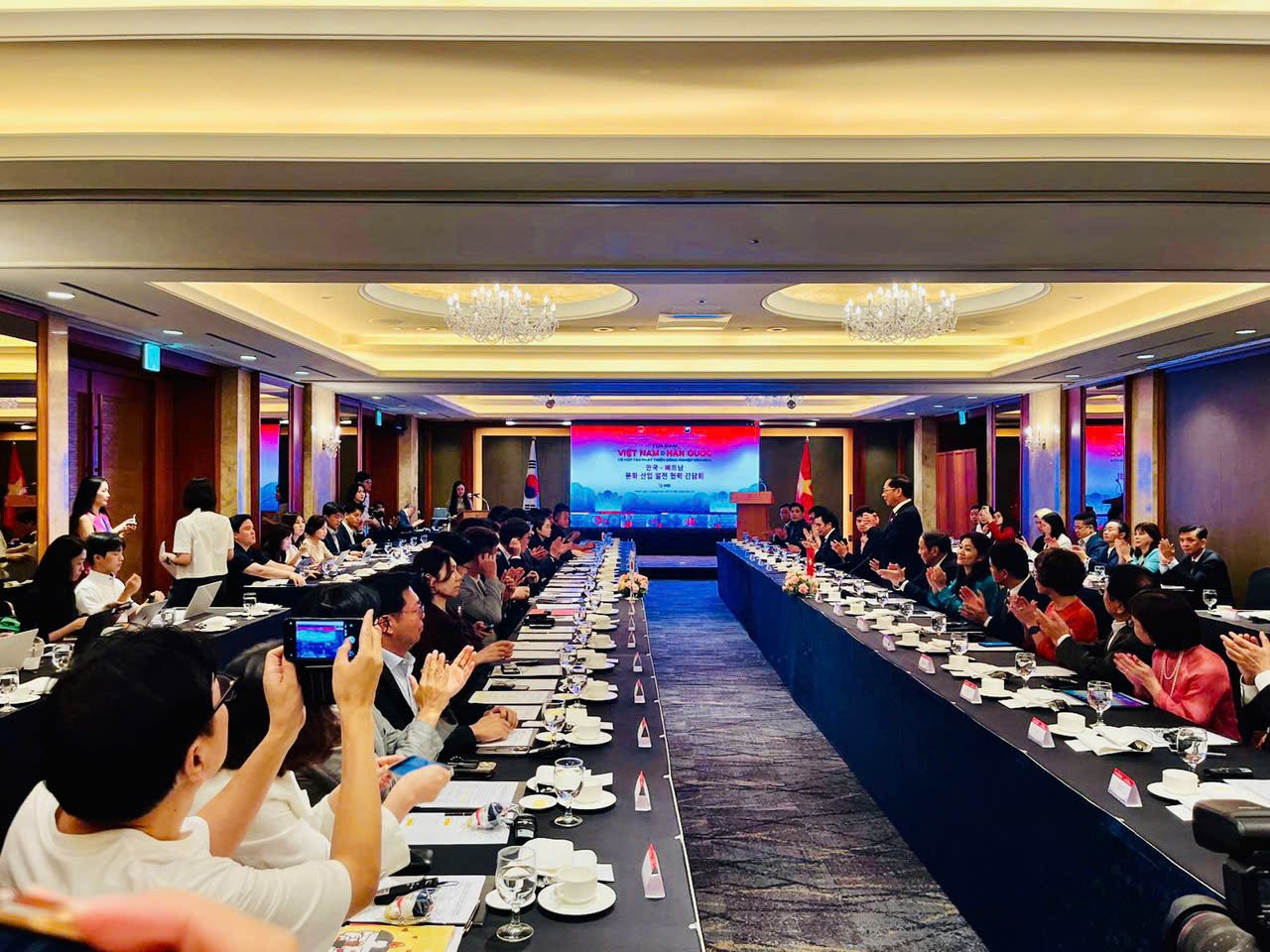 Tọa đàm Việt Nam - Hàn Quốc về hợp tác phát triển công nghiệp văn hóa: Phim 'Sài Gòn Oppa' được ký hợp tác sản xuất giữa hai nước