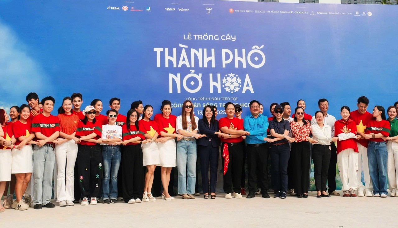 Hồ Ngọc Hà và dàn Hoa hậu, nghệ sĩ đón ngày mới dự lễ trồng cây 'Thành phố nở hoa'