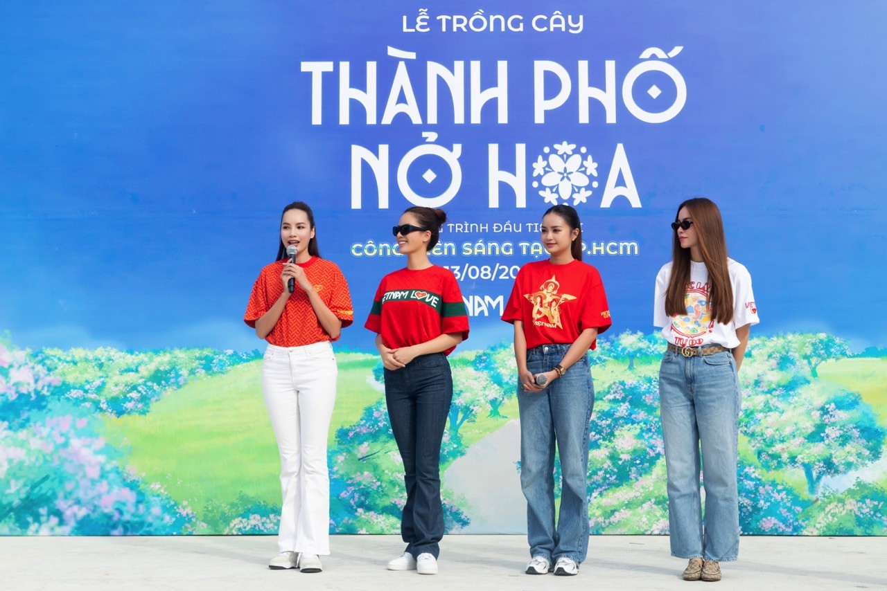 Hồ Ngọc Hà và dàn Hoa hậu, nghệ sĩ đón ngày mới dự lễ trồng cây 'Thành phố nở hoa'
