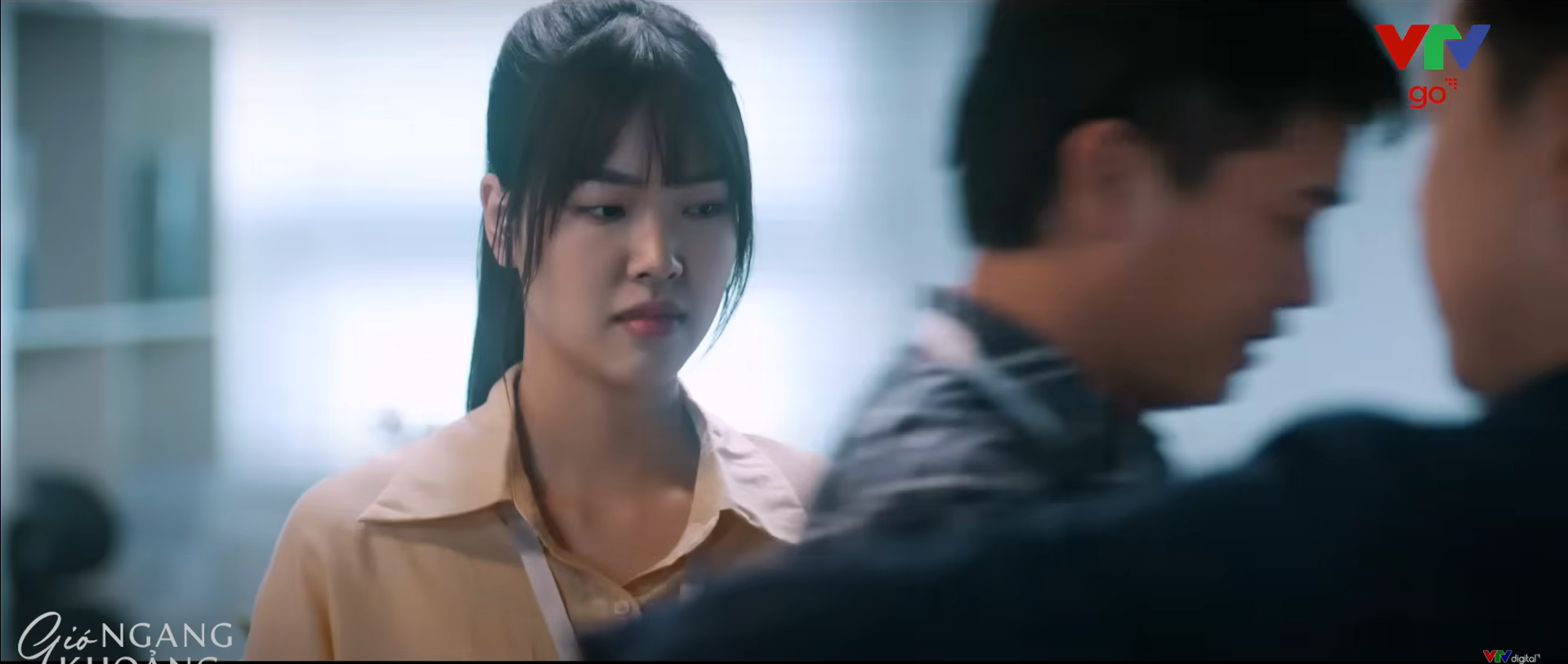 Cách 'dằn mặt trà xanh' của Phương Oanh trong 'Gió ngang khoảng trời xanh' gây sốt