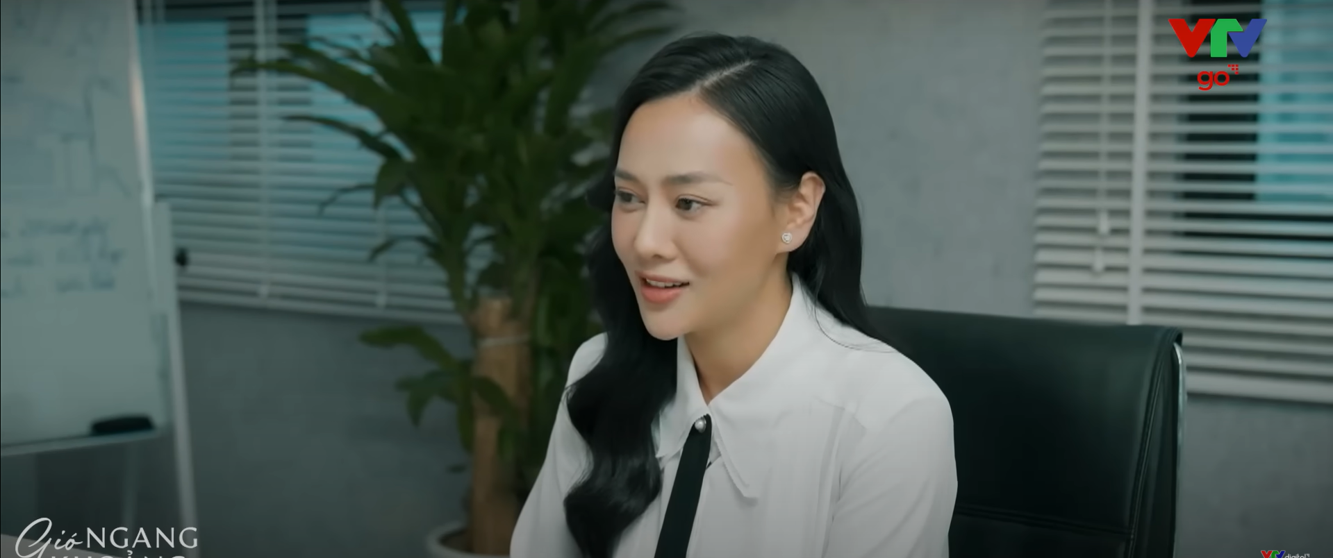 Cách 'dằn mặt trà xanh' của Phương Oanh trong 'Gió ngang khoảng trời xanh' gây sốt