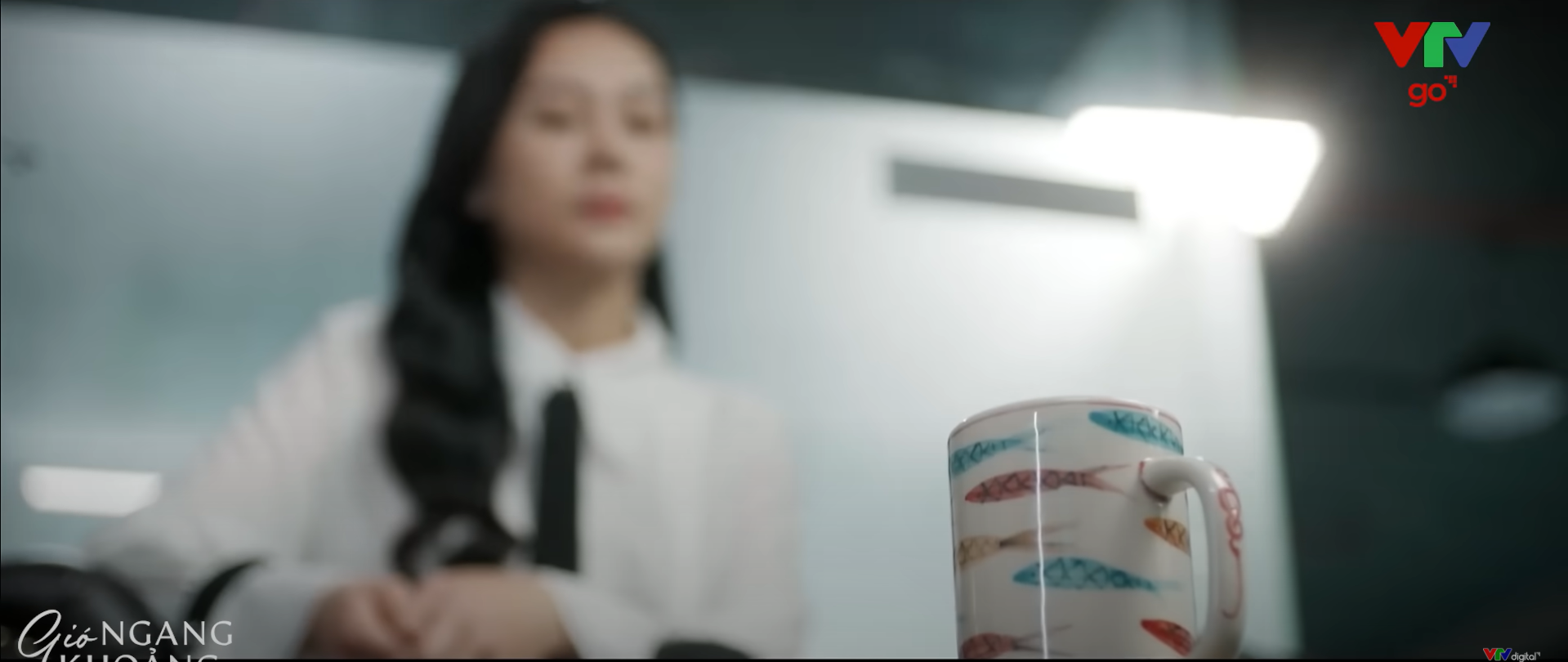 Cách 'dằn mặt trà xanh' của Phương Oanh trong 'Gió ngang khoảng trời xanh' gây sốt