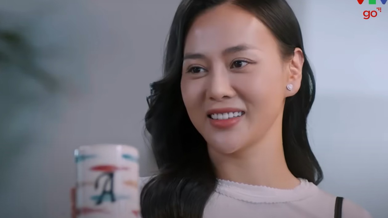 Cách 'dằn mặt trà xanh' của Phương Oanh trong 'Gió ngang khoảng trời xanh' gây sốt