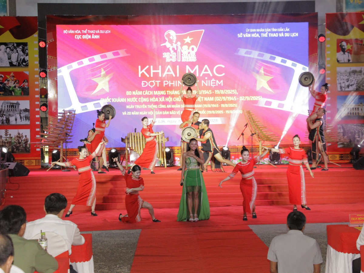 Khai mạc Đợt phim Kỷ niệm 80 năm Cách mạng tháng Tám và Quốc khánh 2-9 tại Đắk Lắk