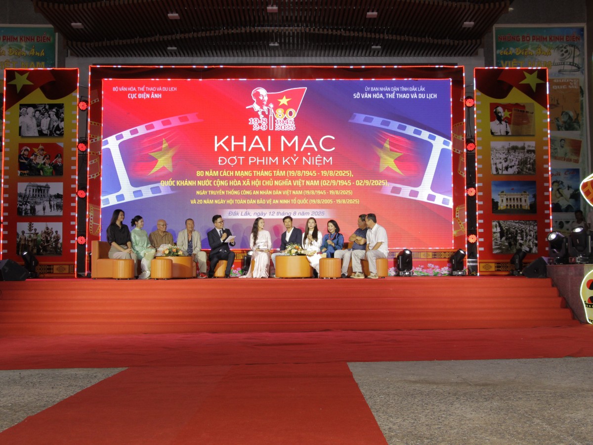 Khai mạc Đợt phim Kỷ niệm 80 năm Cách mạng tháng Tám và Quốc khánh 2-9 tại Đắk Lắk
