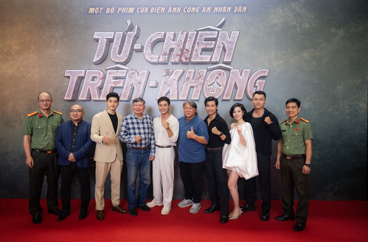 Đạo diễn Hàm Trần: 'Dù là mô hình nhưng nội thất của máy bay trong phim đều được lấy từ máy bay thật để đảm bảo độ chân thật của câu chuyện'