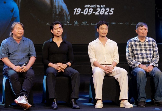 Đạo diễn Hàm Trần: 'Dù là mô hình nhưng nội thất của máy bay trong phim đều được lấy từ máy bay thật để đảm bảo độ chân thật của câu chuyện'