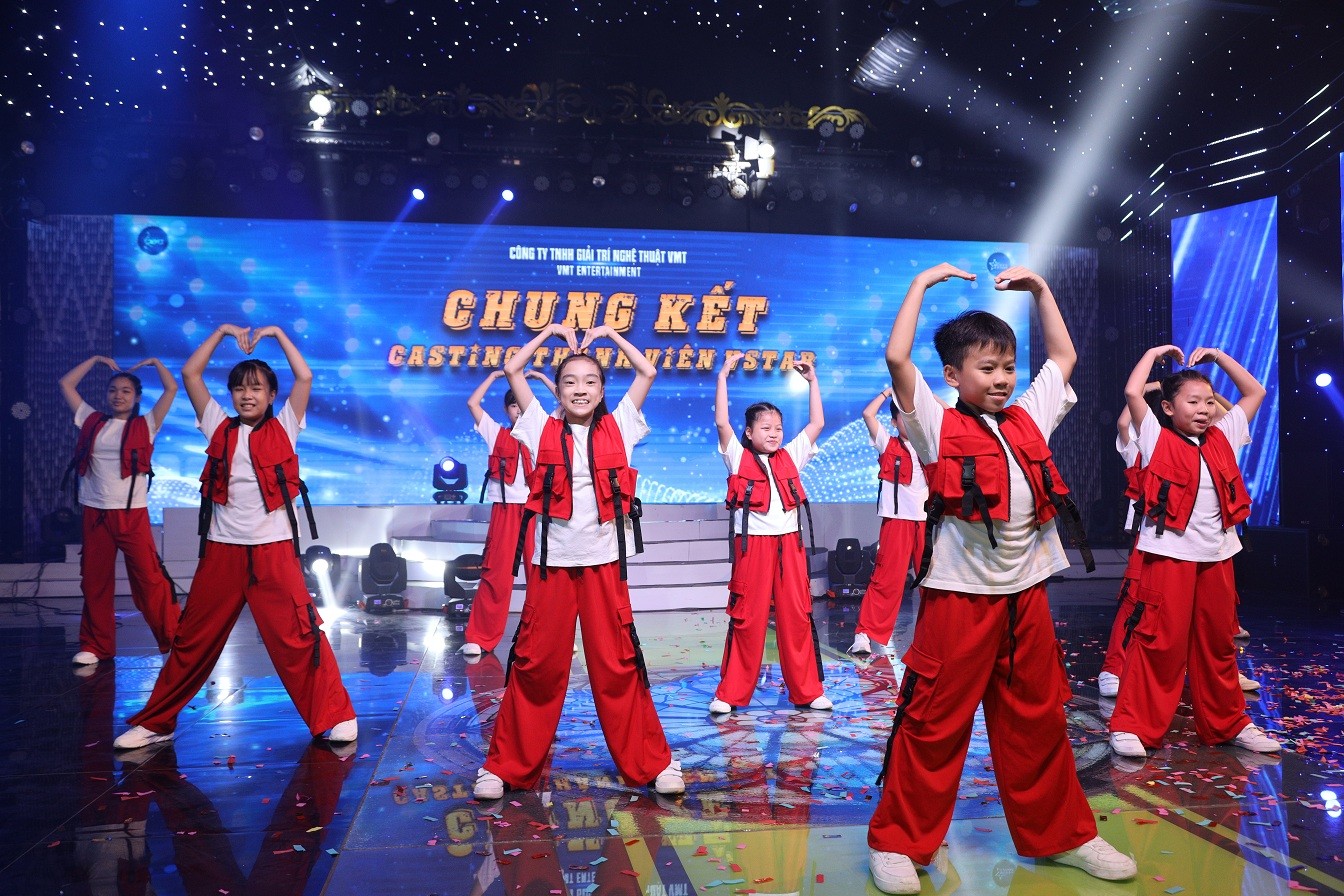 Trưởng nhóm MTV và Trưởng nhóm Mắt Ngọc tái xuất showiz, đồng hành cùng đạo diễn Minh Khôi trong chung kết thành lập nhóm nhạc nữ Vstar