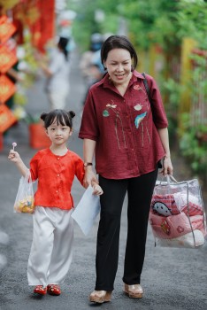 'Cục vàng của ngoại': Hành trình trở về miền ký ức được che chở yêu thương trong vòng tay của bà