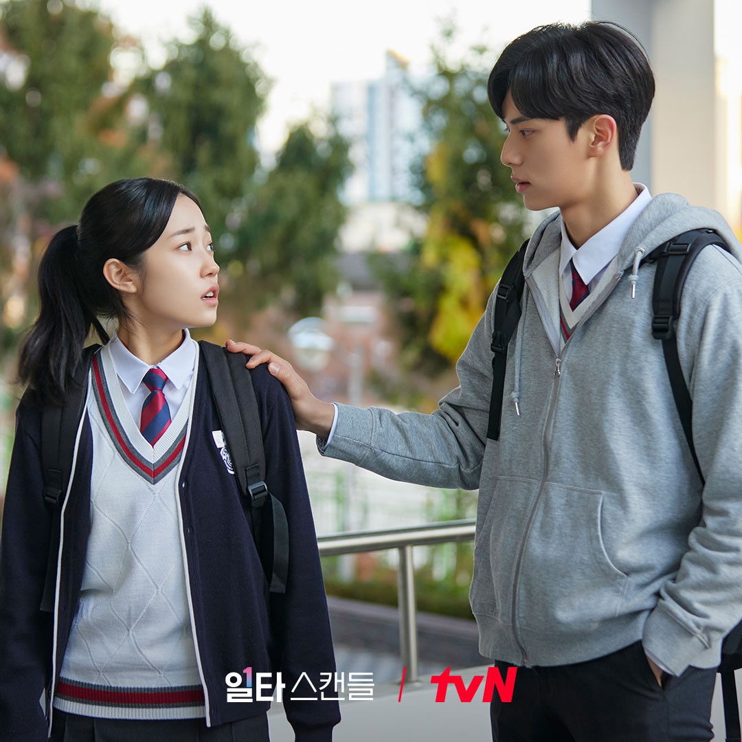 Chuyện tình lệch tuổi trong phim Hàn: Ấm áp hay đáng ngại?