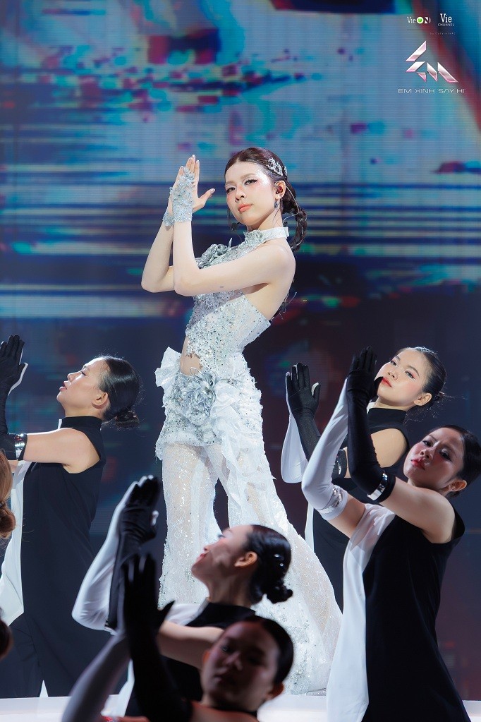 'Em xinh 'Say Hi' tập 12: Chung kết 1 khai màn với 8 tiết mục solo đầy cảm xúc