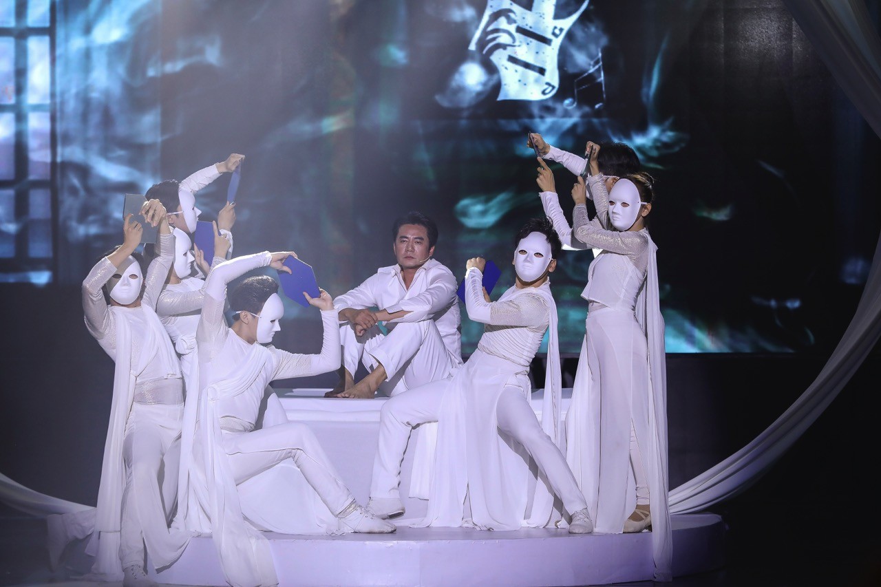 'Tình Bolero 2025': Danh ca Phương Dung thị phạm trực tiếp giúp Trương Minh Cường hoàn thiện phần trình diễn