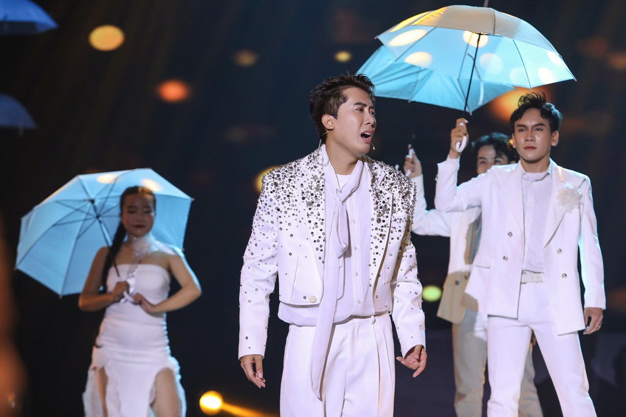 'Tình Bolero 2025': Danh ca Phương Dung thị phạm trực tiếp giúp Trương Minh Cường hoàn thiện phần trình diễn