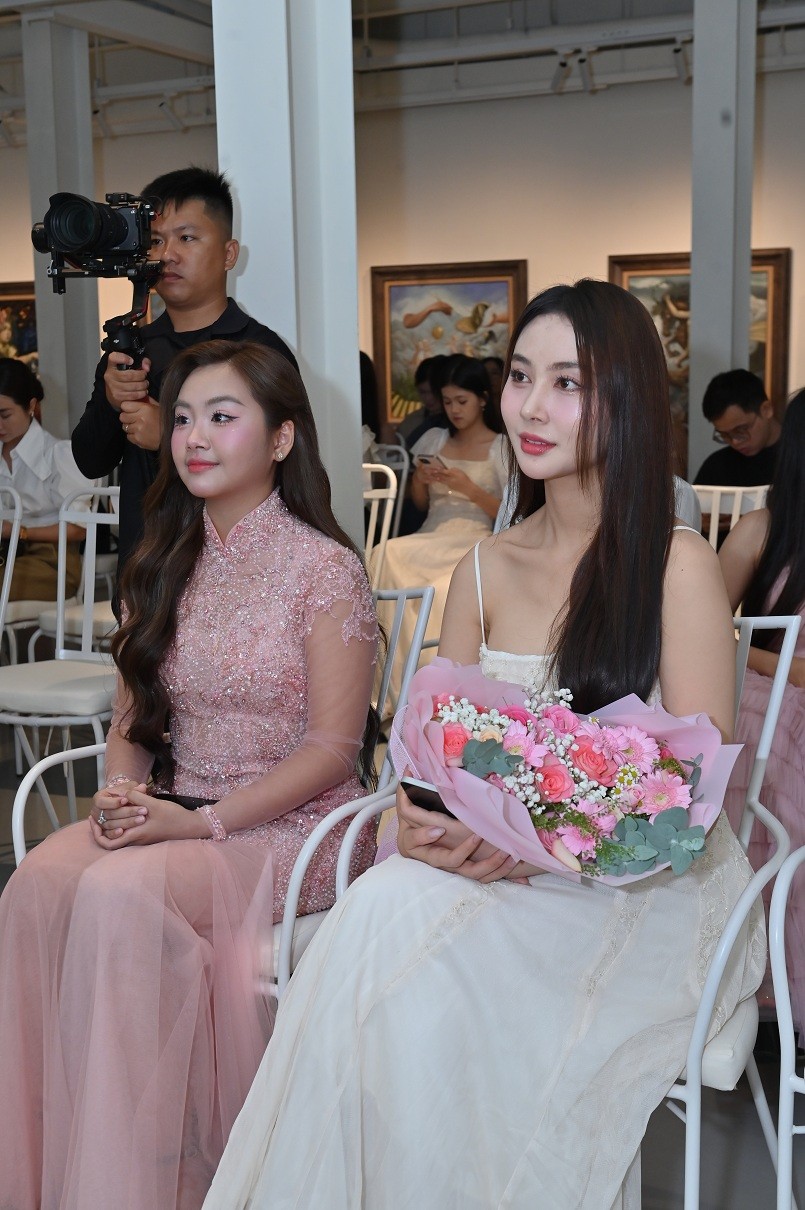 Á quân Khánh An có đến 2 bà mẹ trong MV 'Tìm mẹ trong mơ': NSƯT Phi Điểu và nghệ sĩ Thanh Hiền