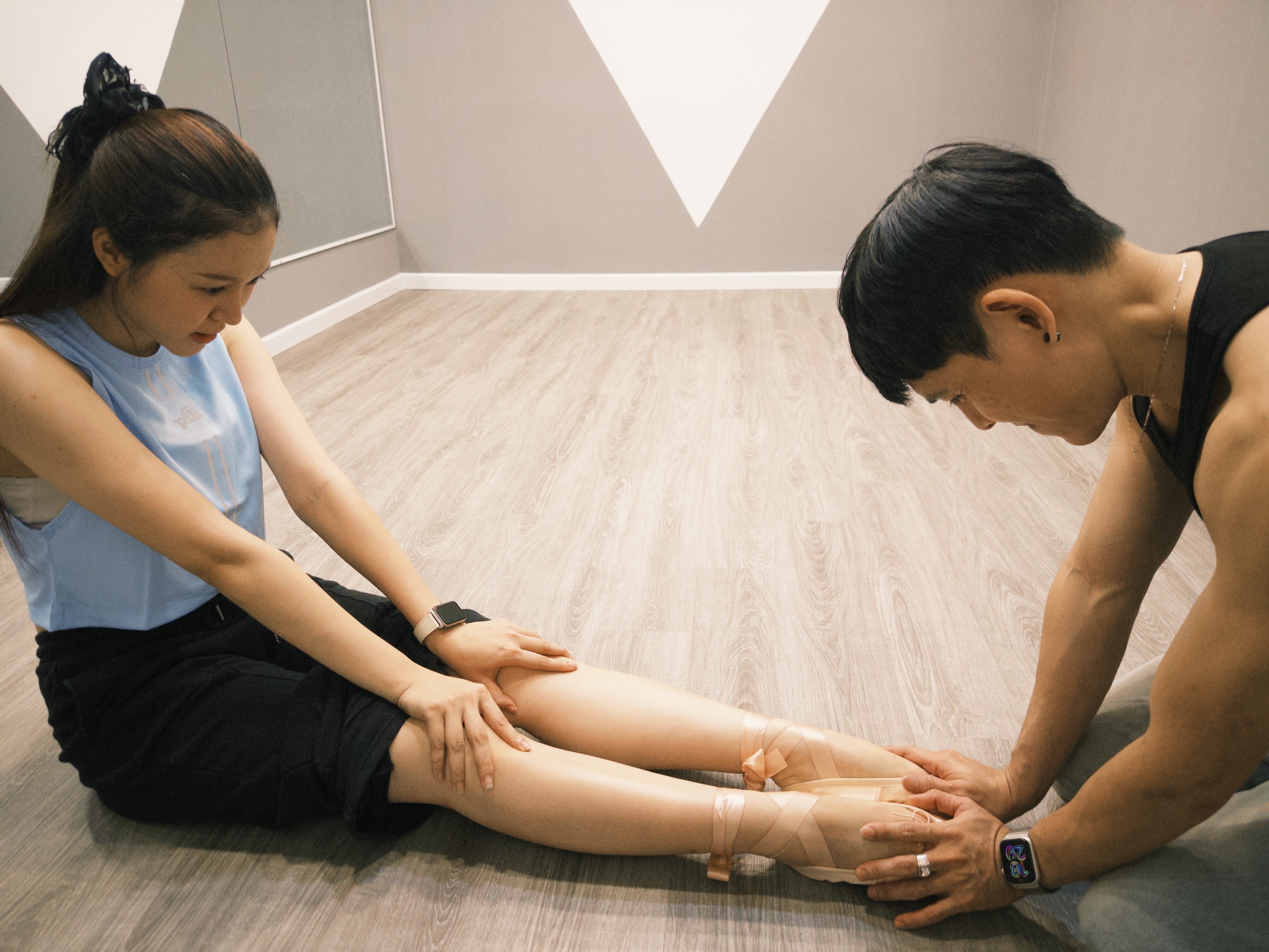 Hưởng ứng lễ Quốc khánh 2/9, Hoa hậu Kiều Duy diện áo dài trắng trong bộ hình đầu tiên gửi 'Miss International'