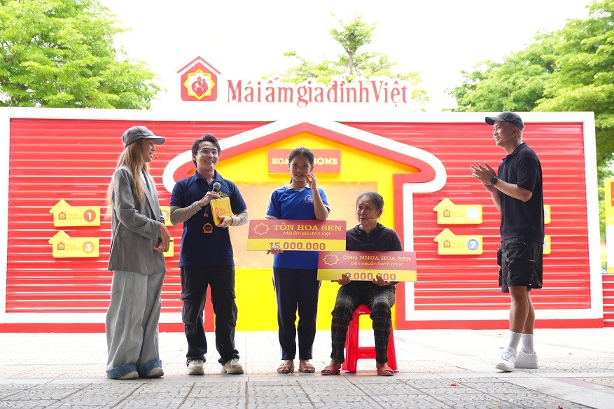 'Mái ấm gia đình Việt': BigDaddy gặp sự cố trên sân khấu, hành động của Emily gây xúc động