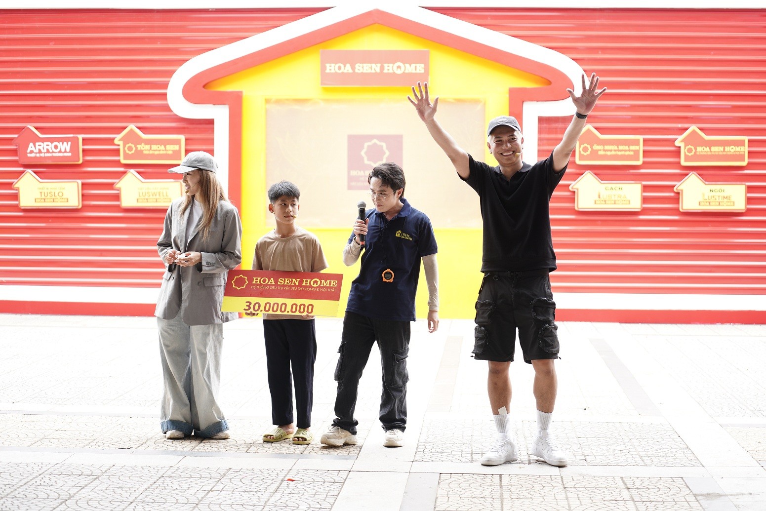 'Mái ấm gia đình Việt': BigDaddy gặp sự cố trên sân khấu, hành động của Emily gây xúc động