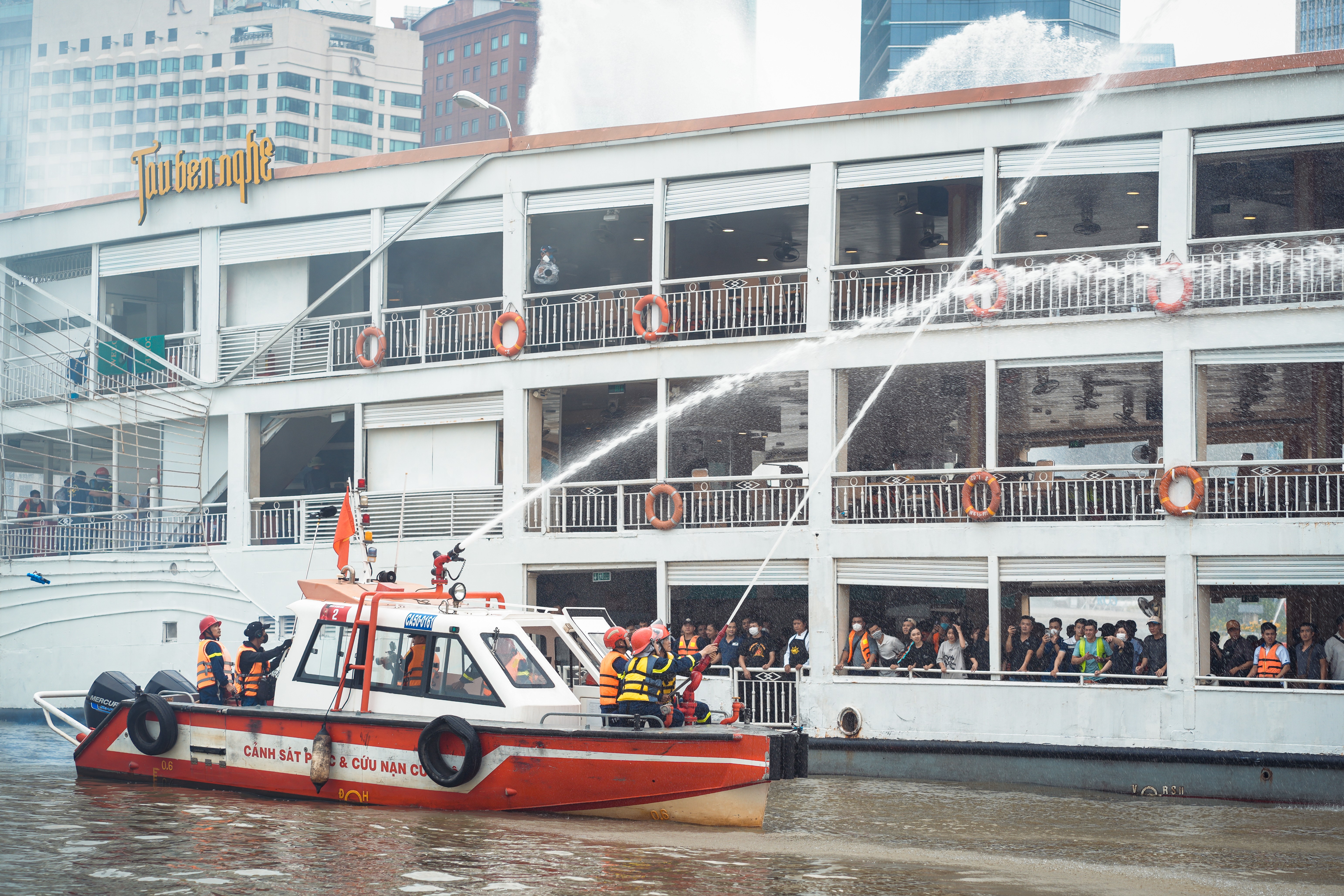 Neko Lê chiến thắng 'Cuộc chiến Cento', nổi bần bật trong poster của tập 4 'Chiến sĩ quả cảm'