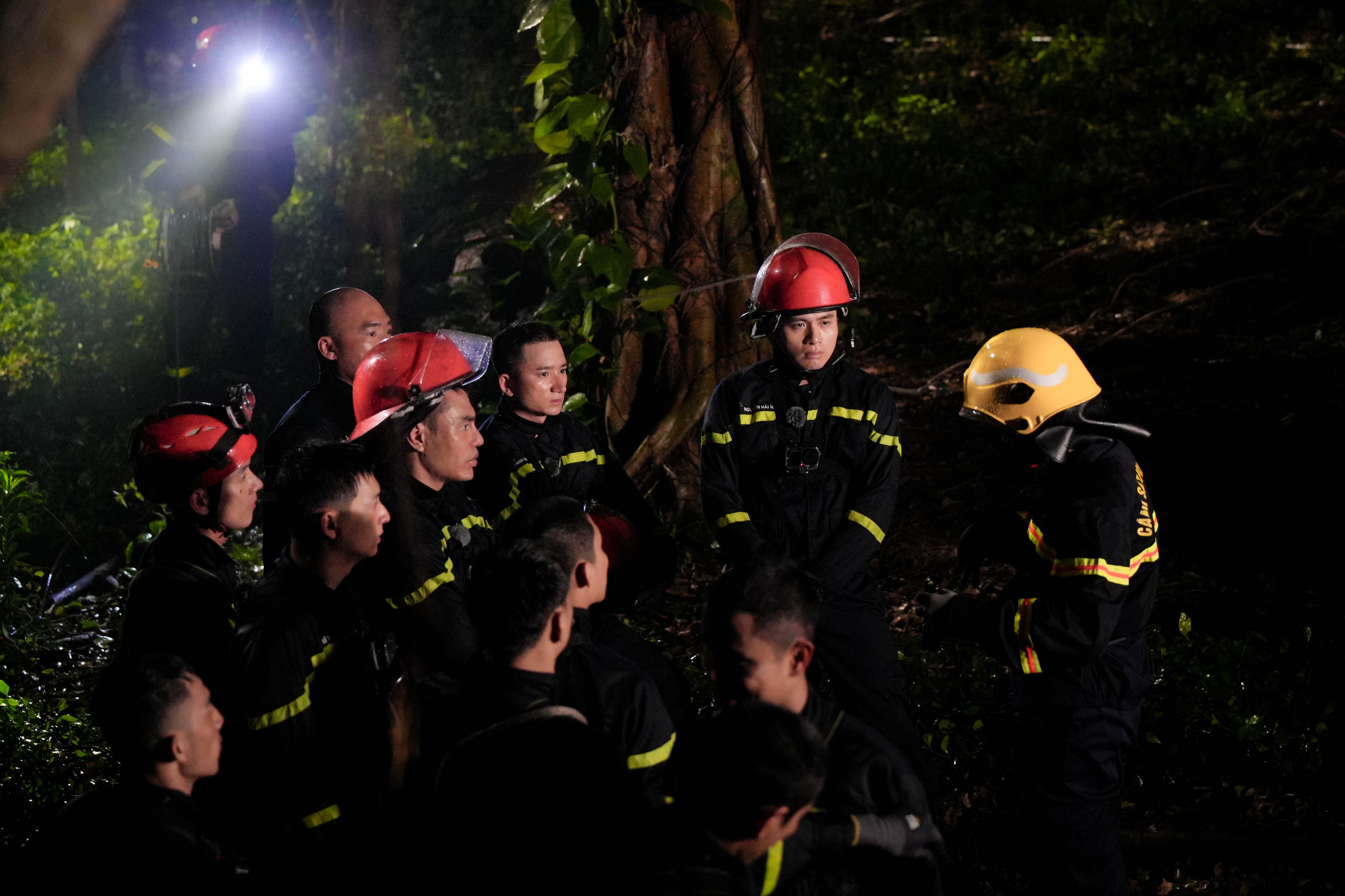 Neko Lê chiến thắng 'Cuộc chiến Cento', nổi bần bật trong poster của tập 4 'Chiến sĩ quả cảm'