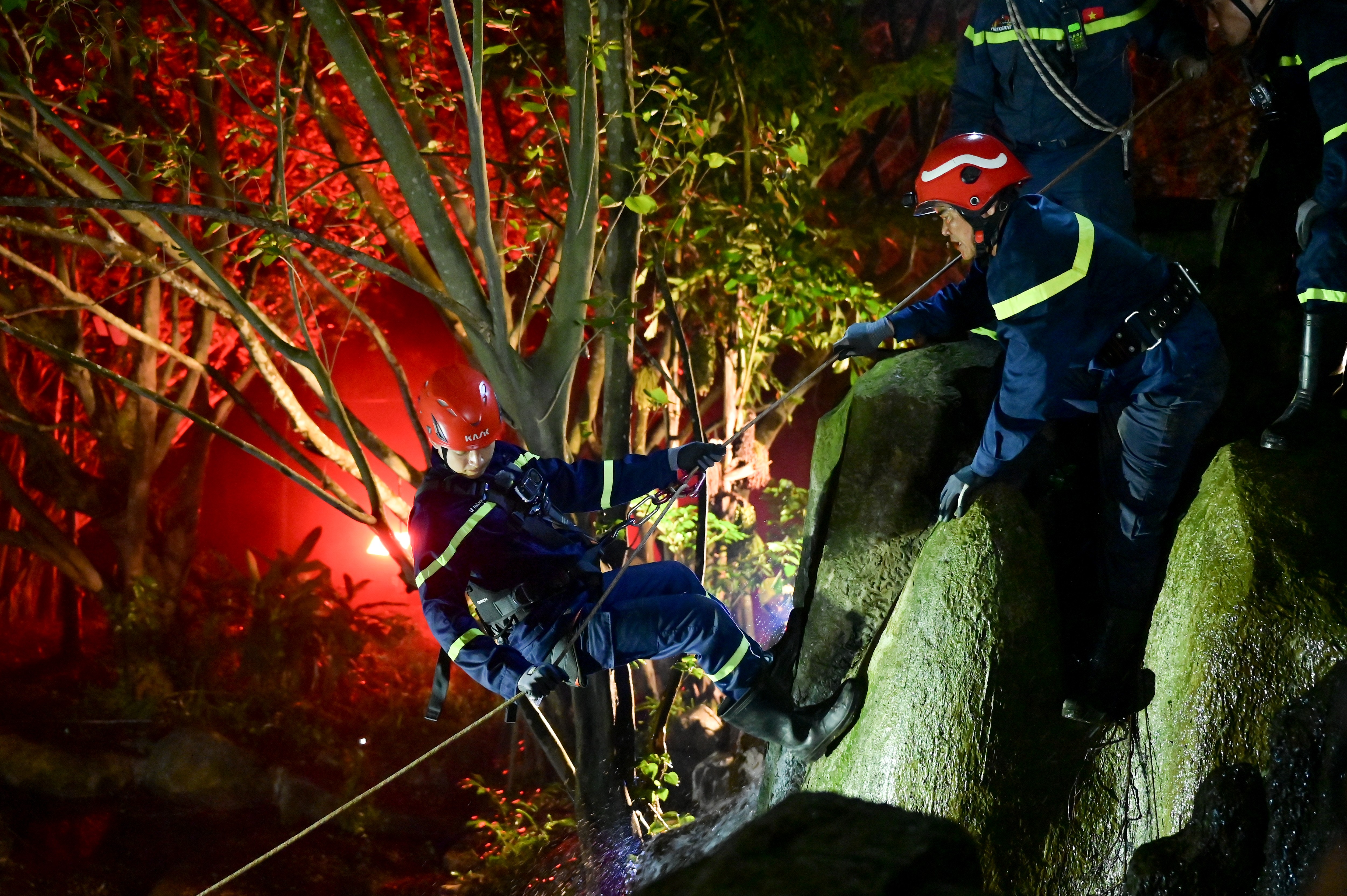 Neko Lê chiến thắng 'Cuộc chiến Cento', nổi bần bật trong poster của tập 4 'Chiến sĩ quả cảm'