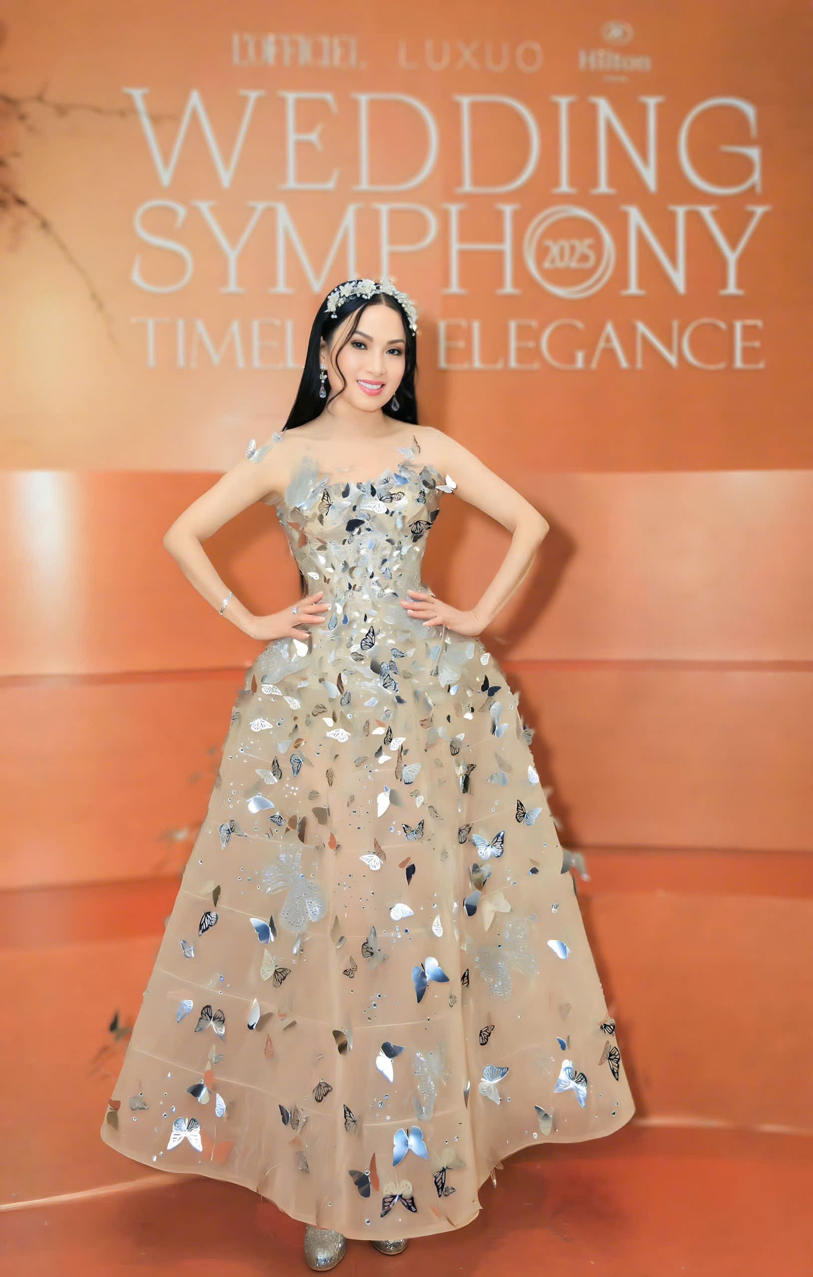 Ca sĩ Hà Phương rạng rỡ sánh đôi cùng Minh Tuyết, chiếm trọn spotlight thời trang của nhà thiết kế Chung Thanh Phong