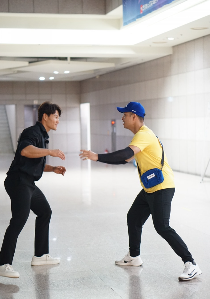 'Chú Hổ' của 'Running Man' - Kim Jong Kook thông báo kết hôn khiến fan 'ngỡ ngàng'