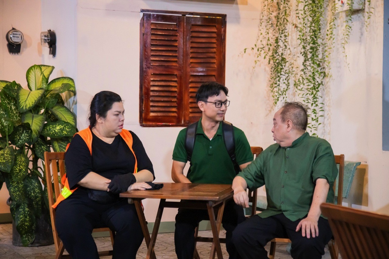 'Xóm trọ Thanh Xuân': Tuyền M​ập thay đổi phong cách ăn mặc và trang điểm để đổi vận