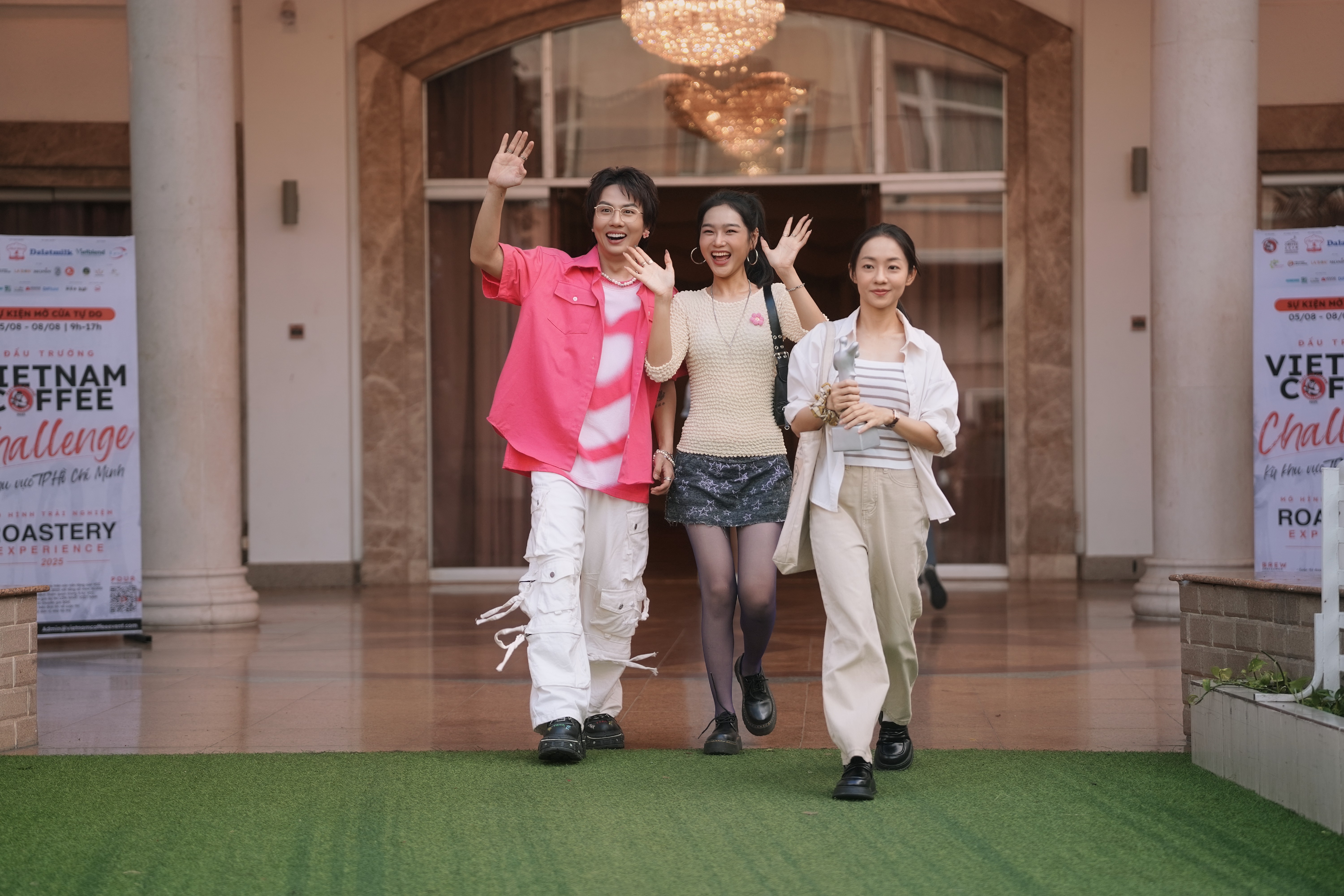 Dự án điện ảnh Việt - Hàn tiếp theo 'Tay anh giữ một vì sao' hứa hẹn gây bùng nổ với sự dẫn dắt của đạo diễn 'Cộng sự bất đắt dĩ' Kim Sung Hoon