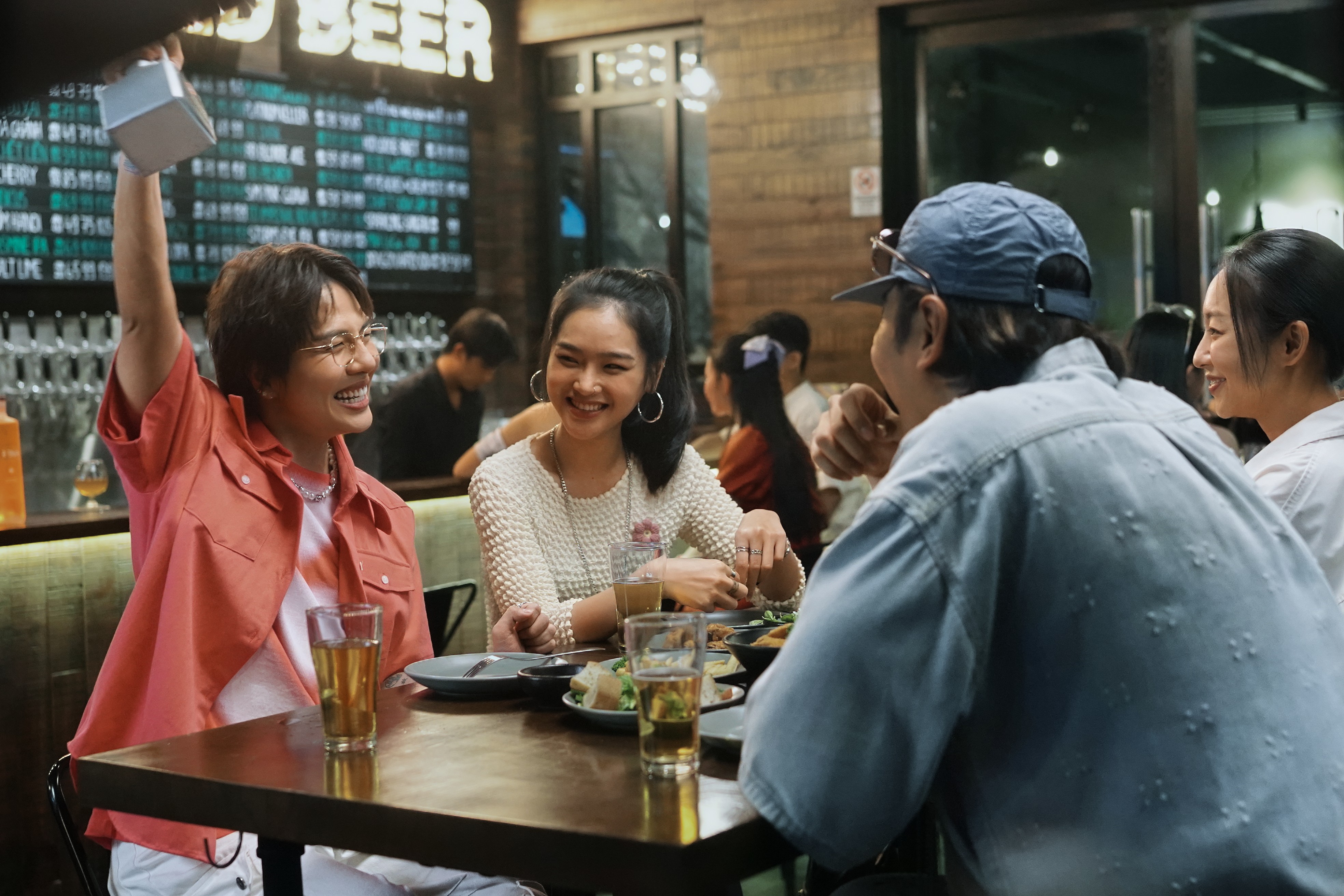 Dự án điện ảnh Việt - Hàn tiếp theo 'Tay anh giữ một vì sao' hứa hẹn gây bùng nổ với sự dẫn dắt của đạo diễn 'Cộng sự bất đắt dĩ' Kim Sung Hoon