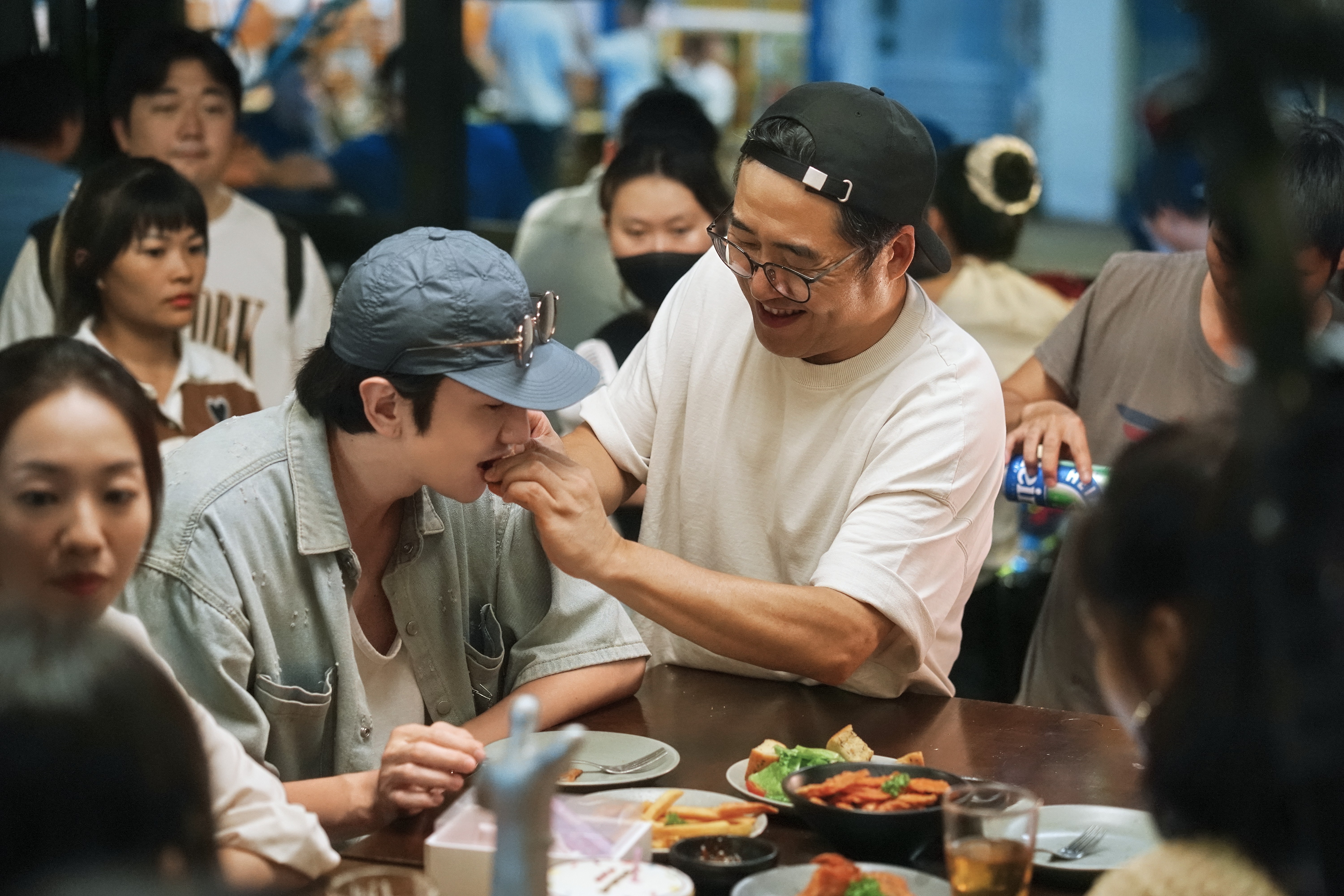 Dự án điện ảnh Việt - Hàn tiếp theo 'Tay anh giữ một vì sao' hứa hẹn gây bùng nổ với sự dẫn dắt của đạo diễn 'Cộng sự bất đắt dĩ' Kim Sung Hoon