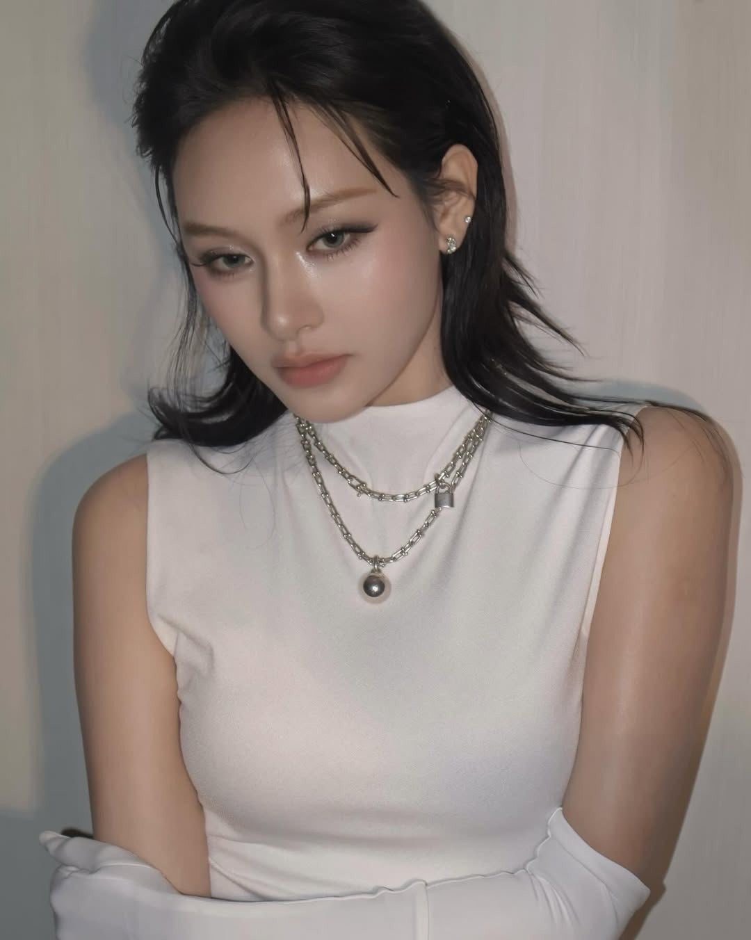 Đời tư tai tiếng, sự nghiệp lao đao: Hiền Hồ khóc, quỳ gối mong được tha thứ