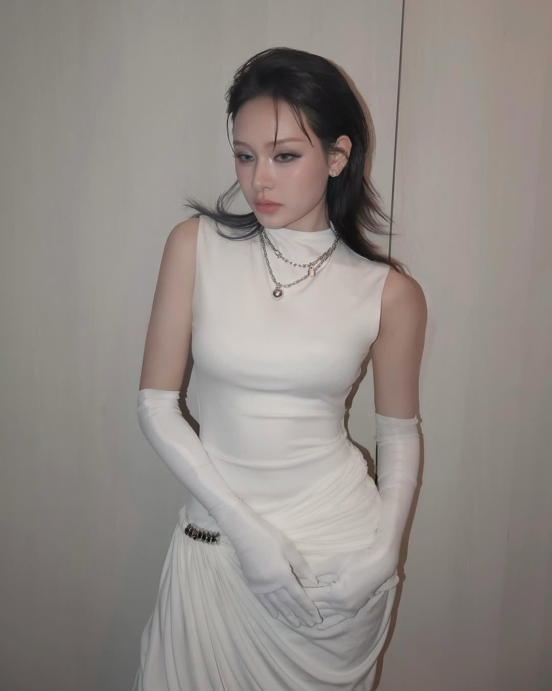 Đời tư tai tiếng, sự nghiệp lao đao: Hiền Hồ khóc, quỳ gối mong được tha thứ