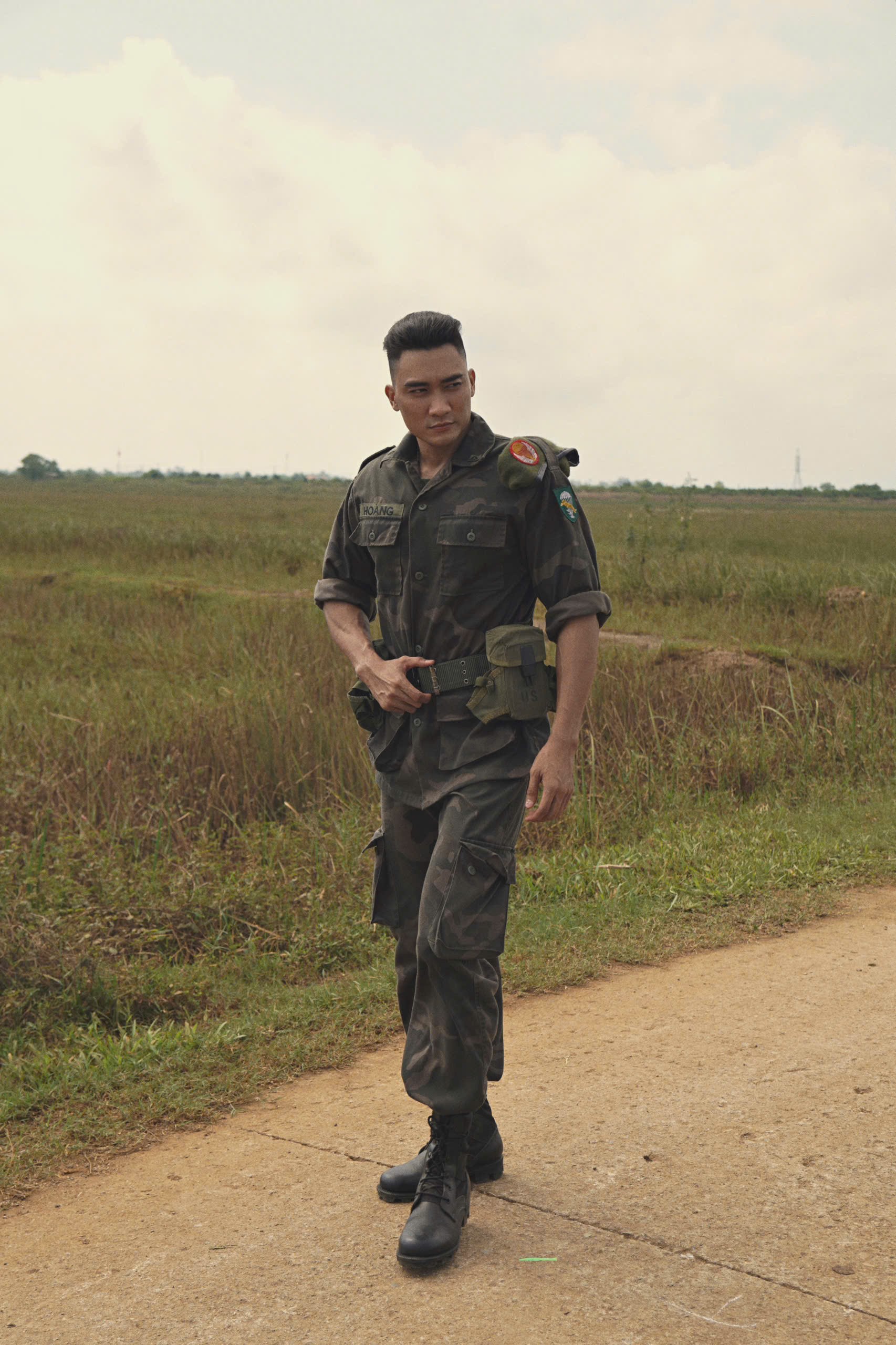 Nam vương Lương Gia Huy 'gây sốt' với tạo hình trong phim 'Mưa đỏ'