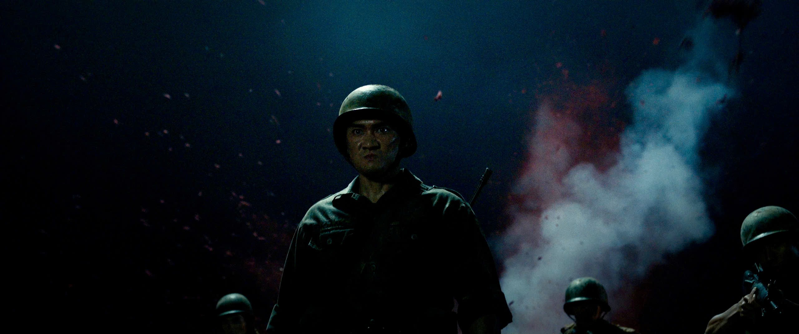 Nam vương Lương Gia Huy 'gây sốt' với tạo hình trong phim 'Mưa đỏ'