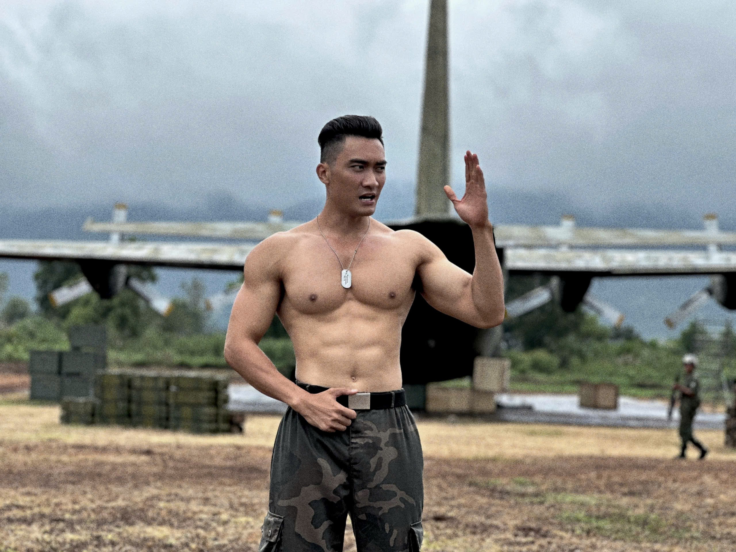 Nam vương Lương Gia Huy 'gây sốt' với tạo hình trong phim 'Mưa đỏ'