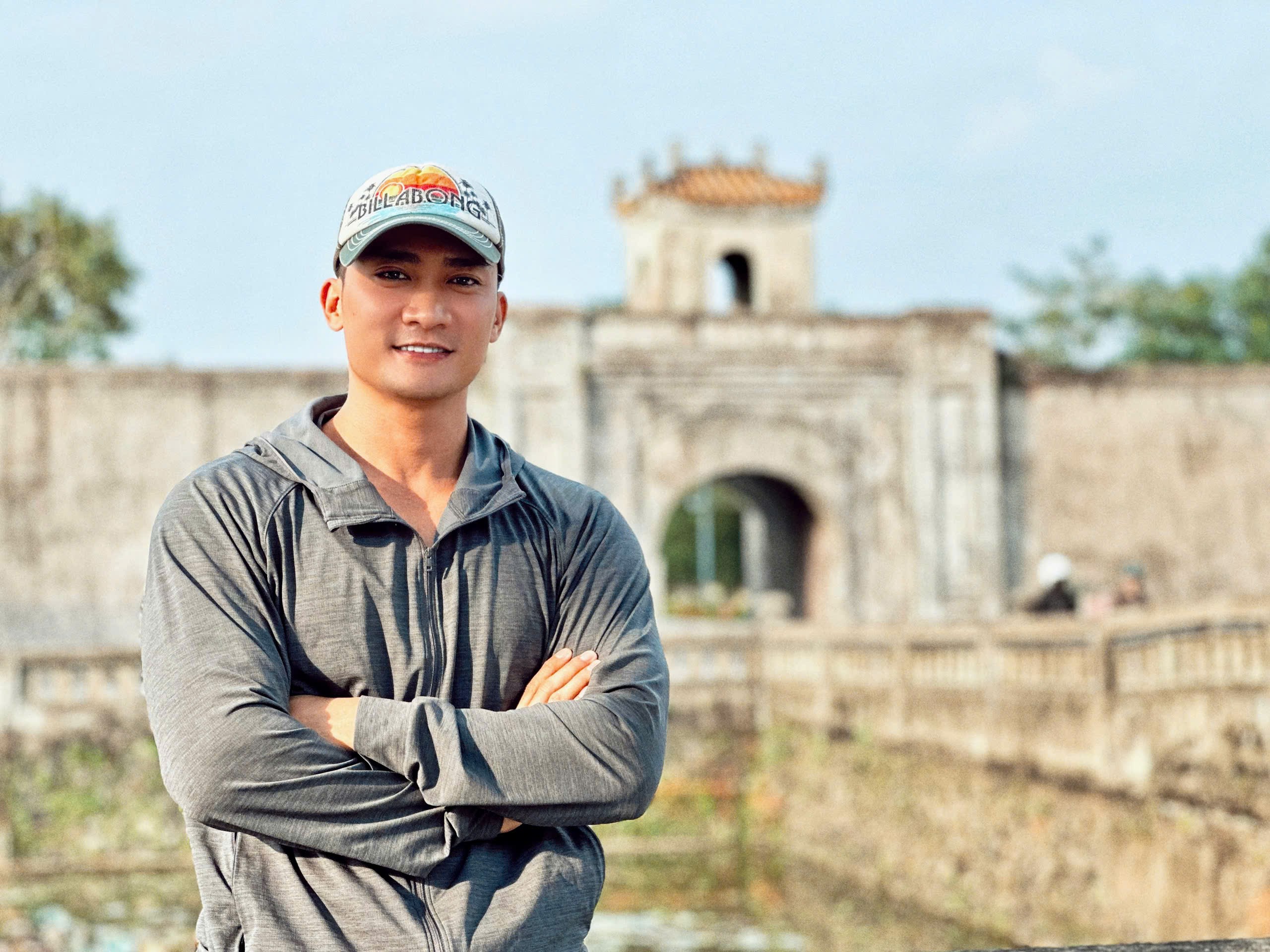 Nam vương Lương Gia Huy 'gây sốt' với tạo hình trong phim 'Mưa đỏ'