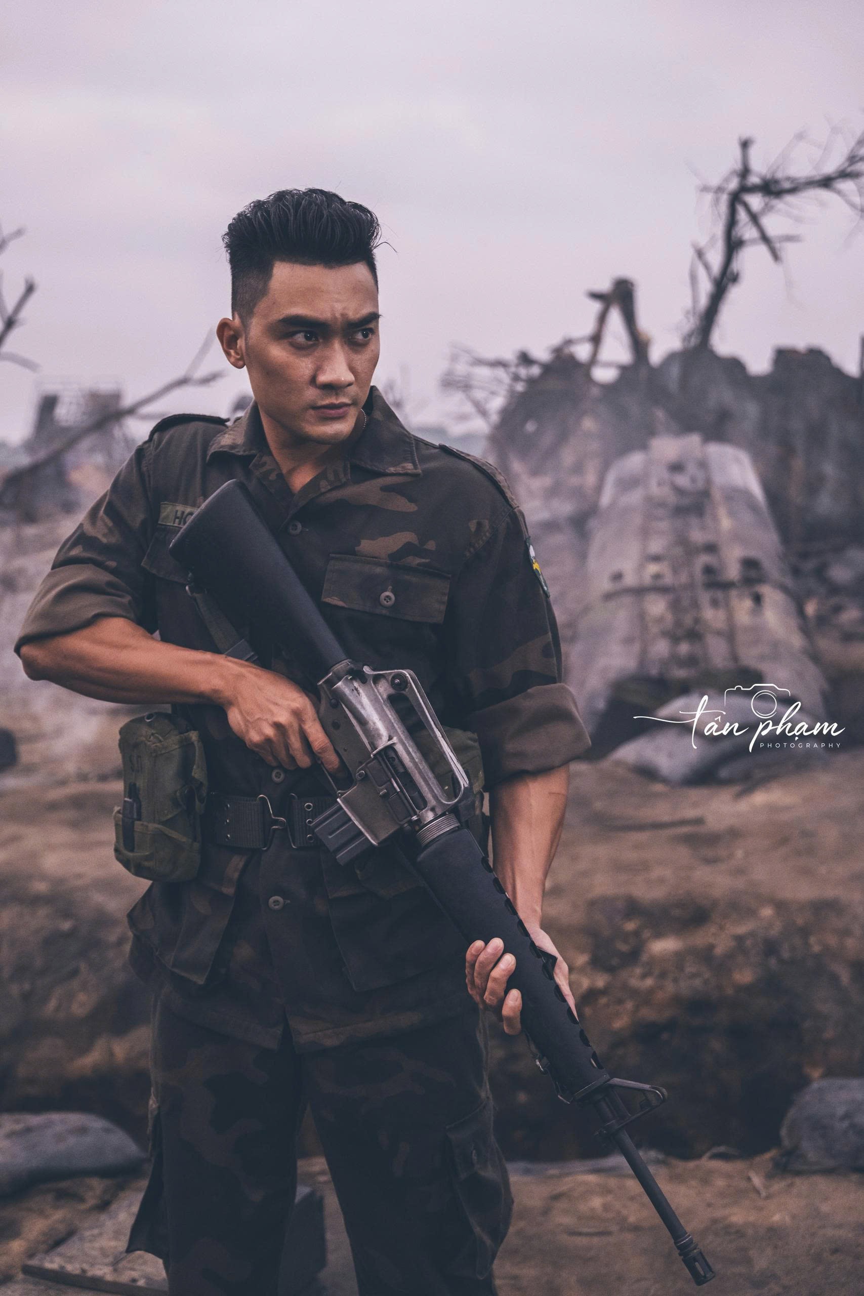 Nam vương Lương Gia Huy 'gây sốt' với tạo hình trong phim 'Mưa đỏ'