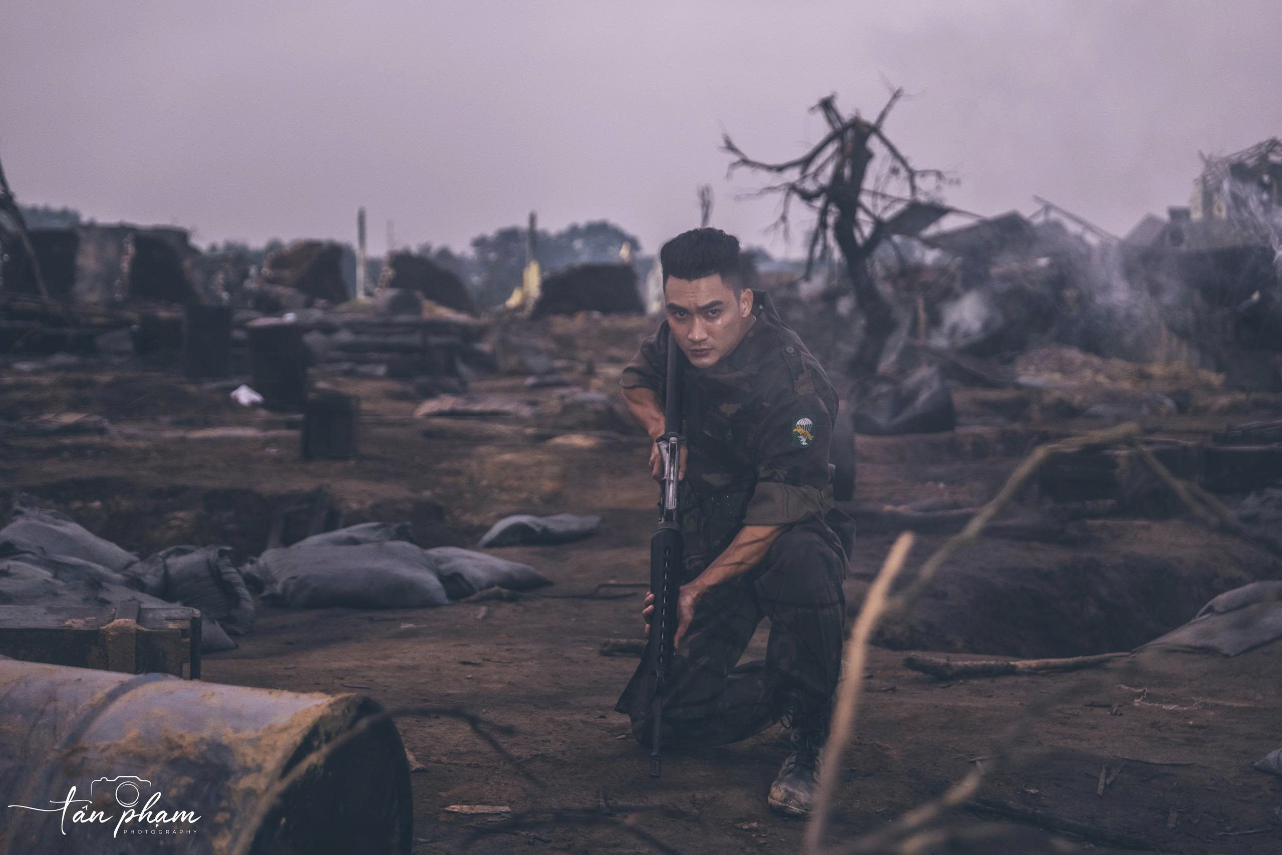 Nam vương Lương Gia Huy 'gây sốt' với tạo hình trong phim 'Mưa đỏ'