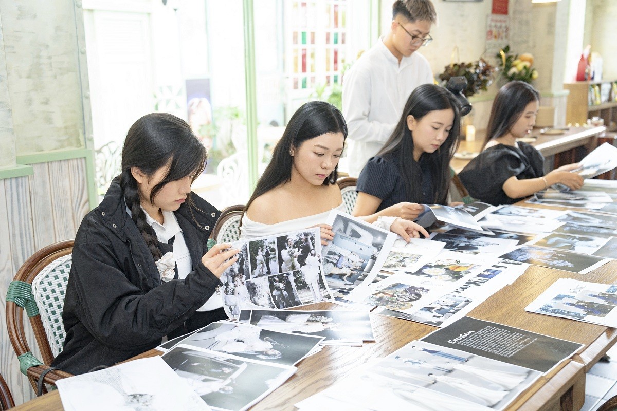 'Hoa hậu đại dương Việt Nam 2025': NTK Võ Việt Chung và Hoàng Minh Hà truyền cảm hứng sáng tạo cho các NTK trẻ