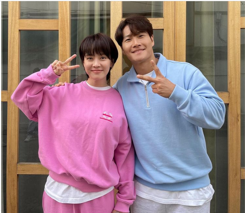 Truyền thông Hàn điều tra danh tính vợ Kim Jong Kook