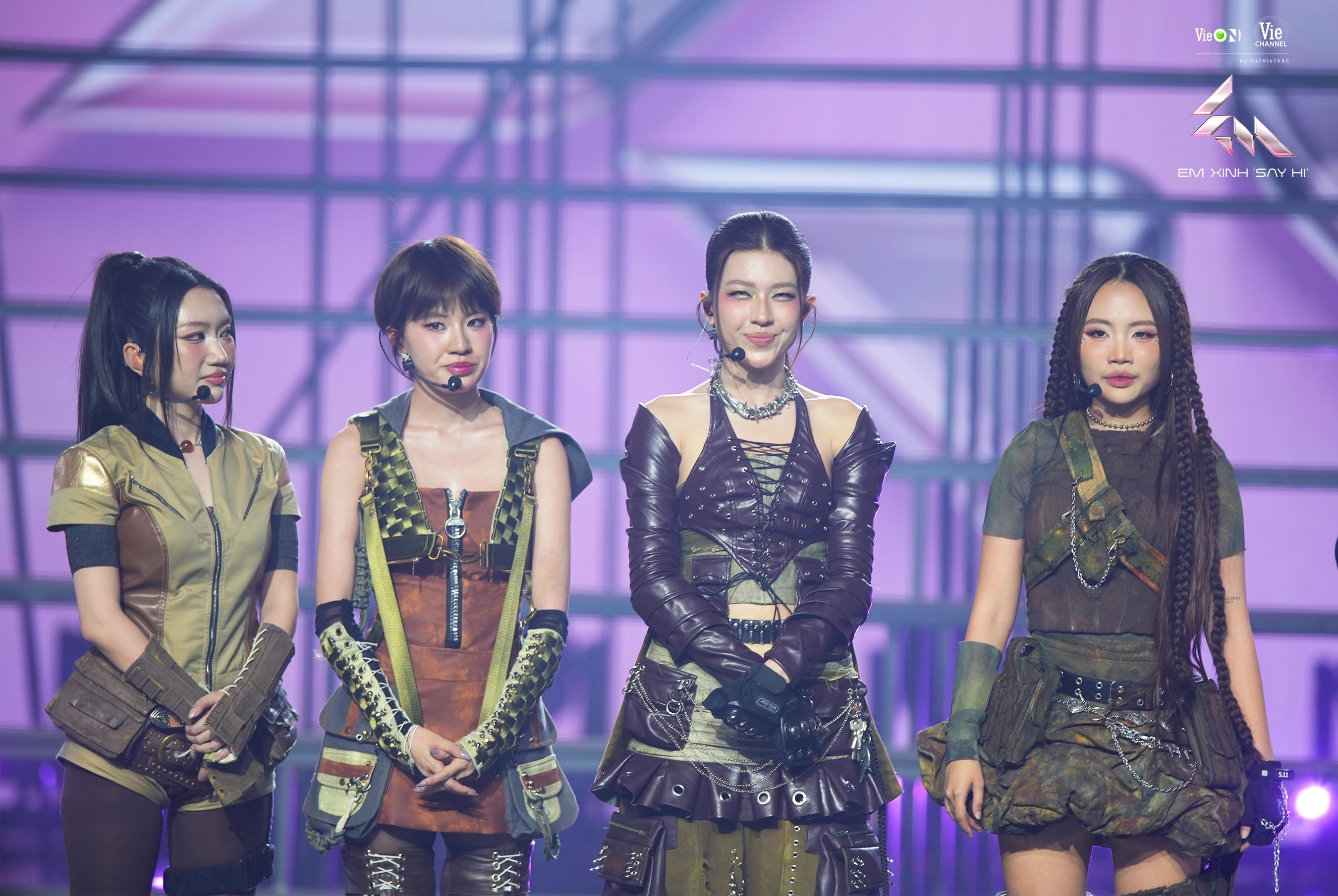 'Em xinh 'Say Hi' tập 14: Đội trưởng Phương Mỹ Chi 'bức xúc' vì nhóm kỵ tuổi, Em xinh Lamoon tìm ra thành viên thiếu của bài 'Red Flag'