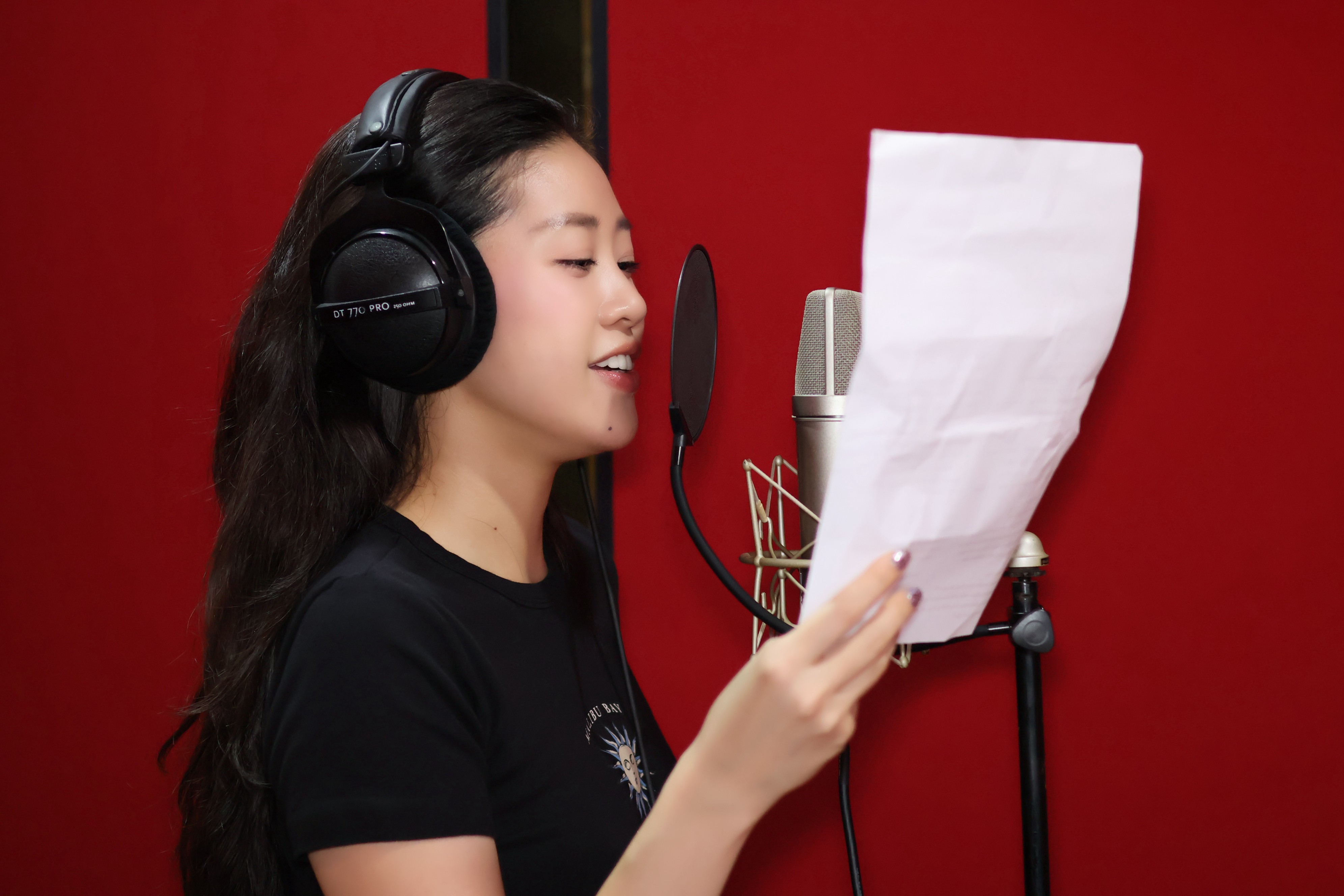 Bản nhạc mùa Vu Lan khiến lòng người thổn thức: Sự kết hợp của Cao Trung Hiếu, Hoa hậu Khánh Vân và nhạc sĩ Dani D