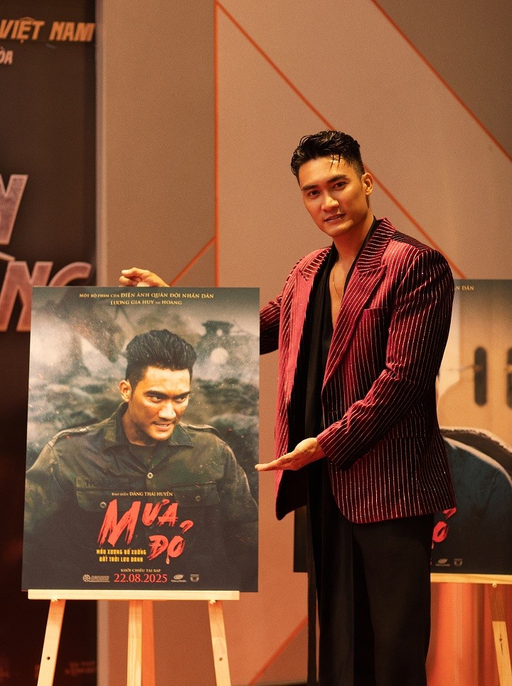 Đóng vai phản diện trong 'Mưa đỏ', Lương Gia Huy có sợ bị chỉ trích?