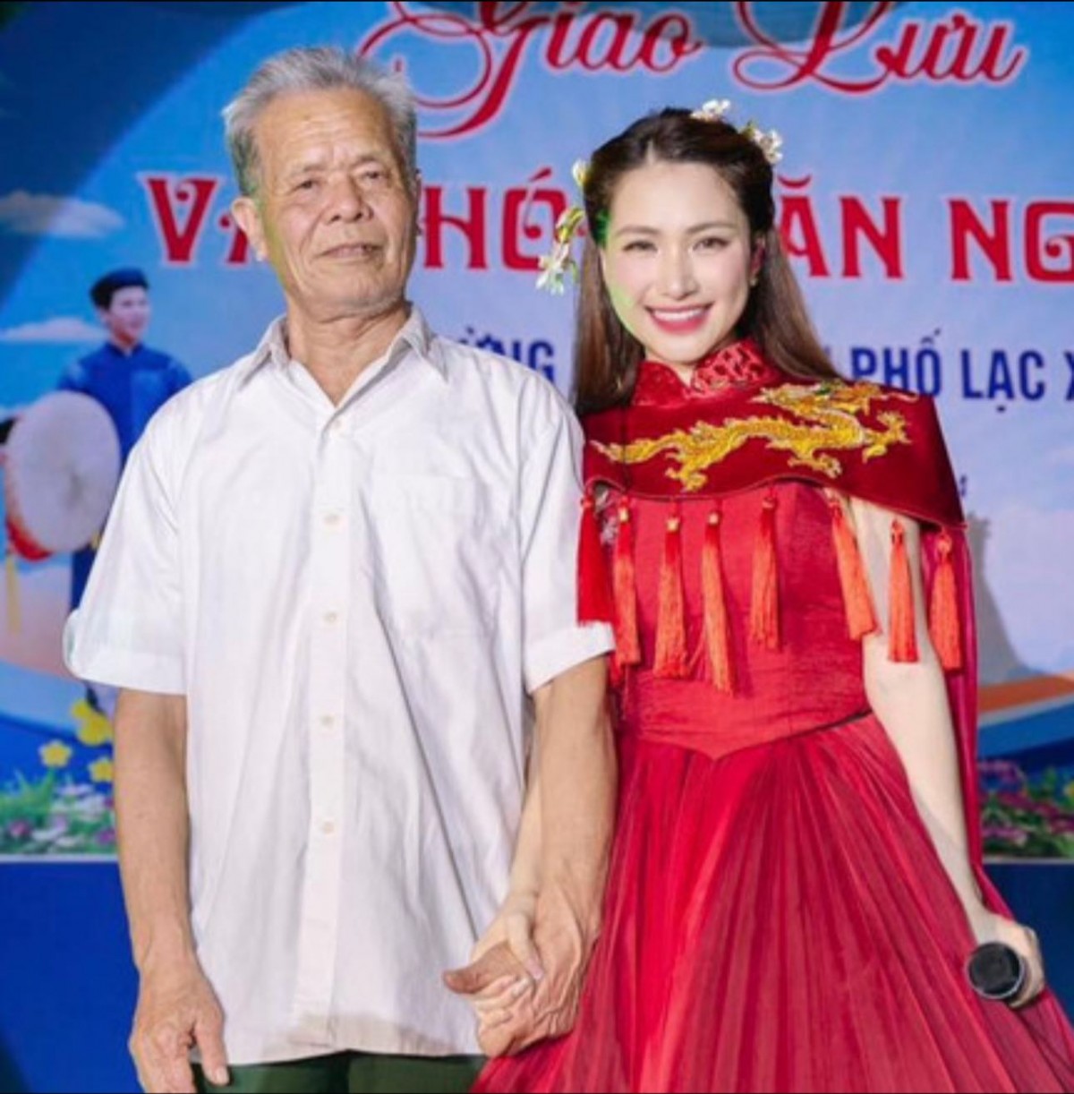 Ông nội ca sĩ Hòa Minzy qua đời