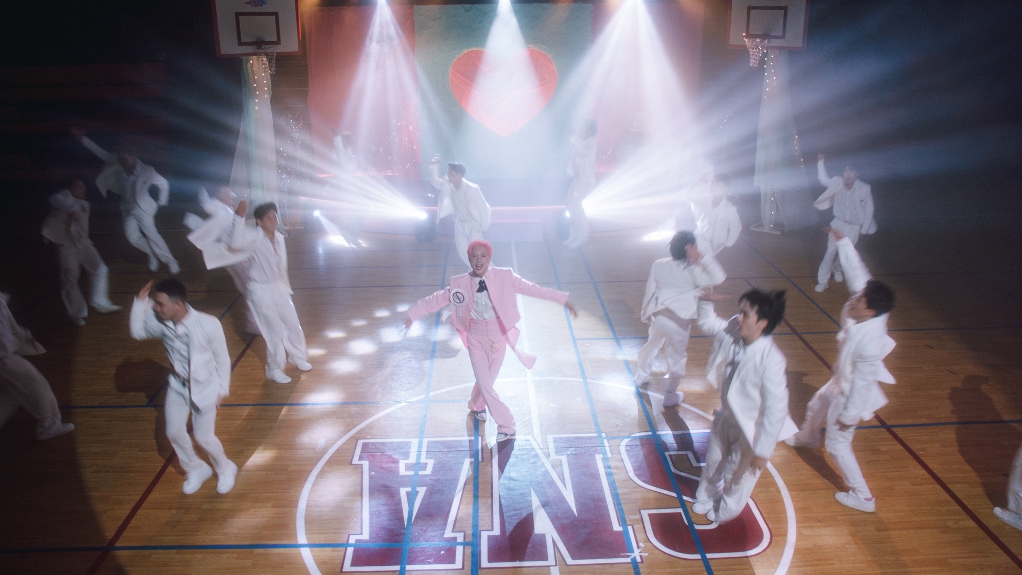 Vừa 'quậy tung' với MV 'Dán mắt', Jsol đã tiếp tục đốn tim fan với MV 'Không phải em không phải ai'