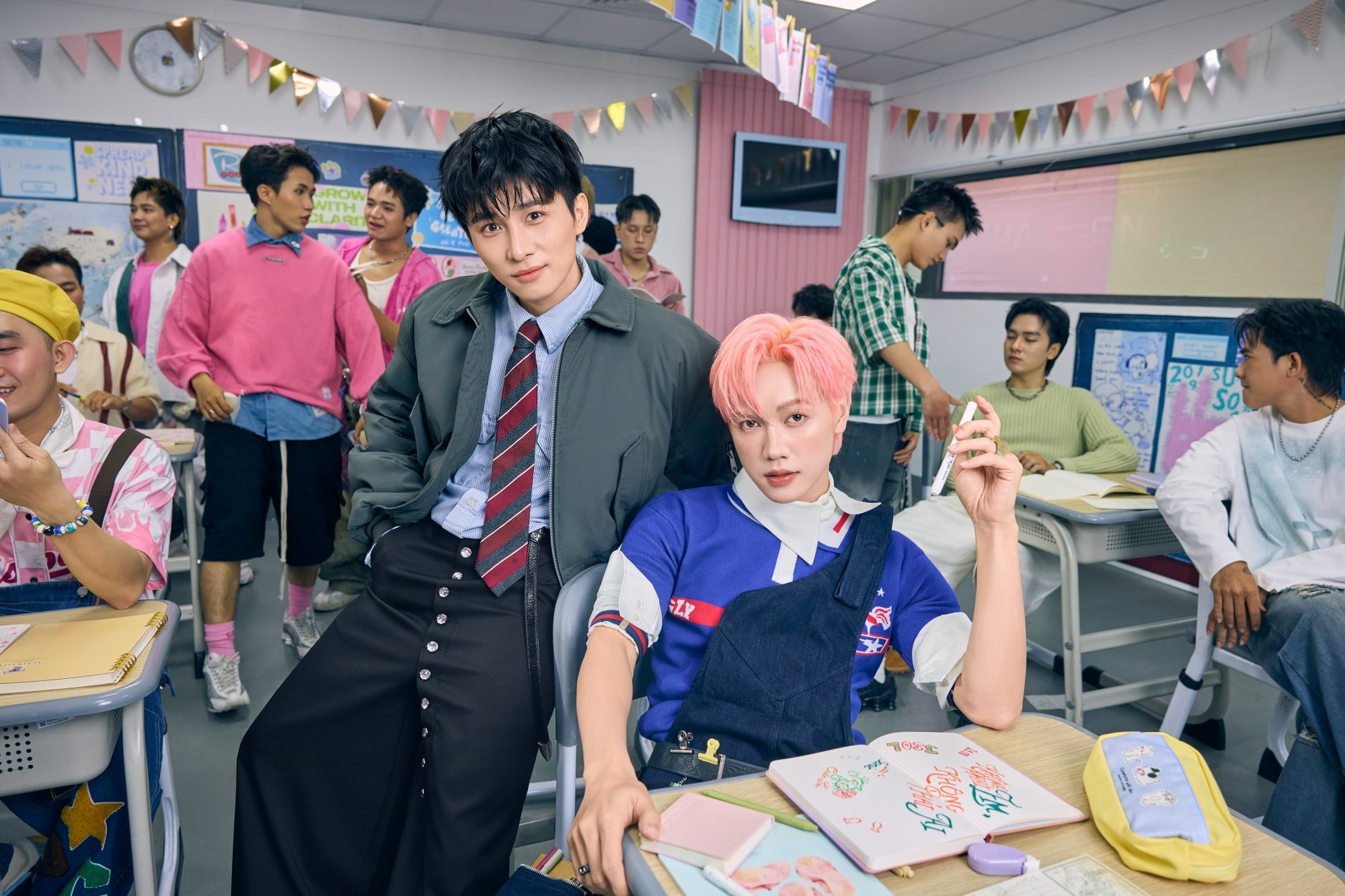 Vừa 'quậy tung' với MV 'Dán mắt', Jsol đã tiếp tục đốn tim fan với MV 'Không phải em không phải ai'