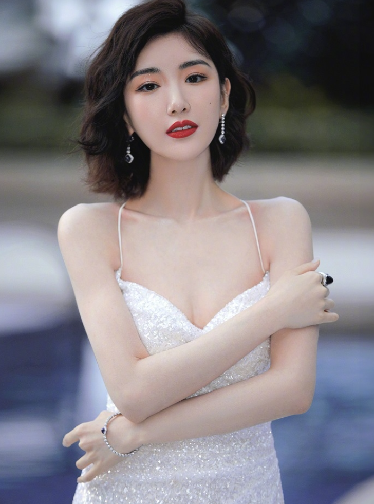 'Chiếc bật lửa và váy công chúa' được 7,2 điểm trên Douban, dân mạng khẳng định 'xứng đáng'!