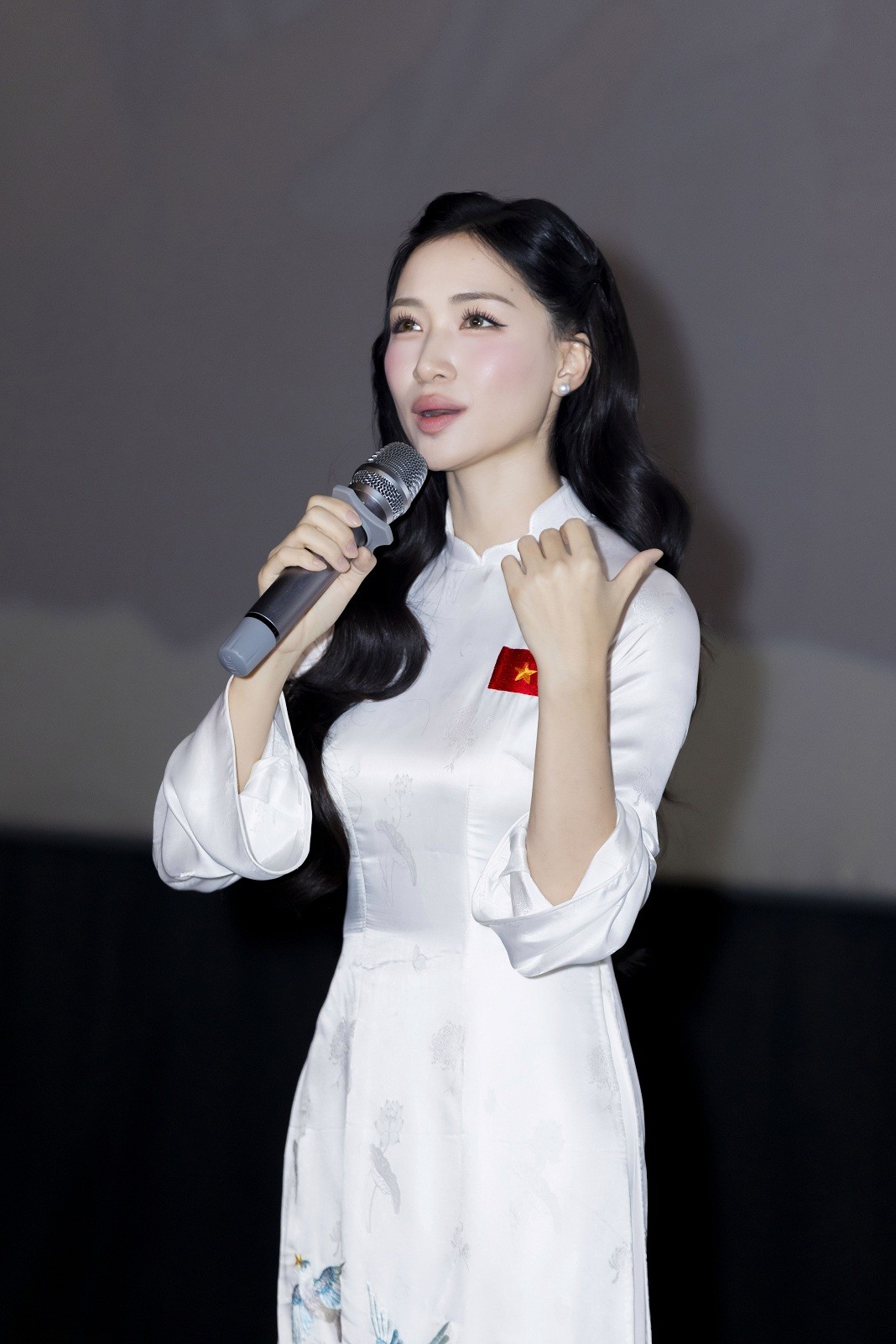 'Nỗi đau giữa hòa bình' - Dự án để đời của Hòa Minzy và Nguyễn Văn Chung